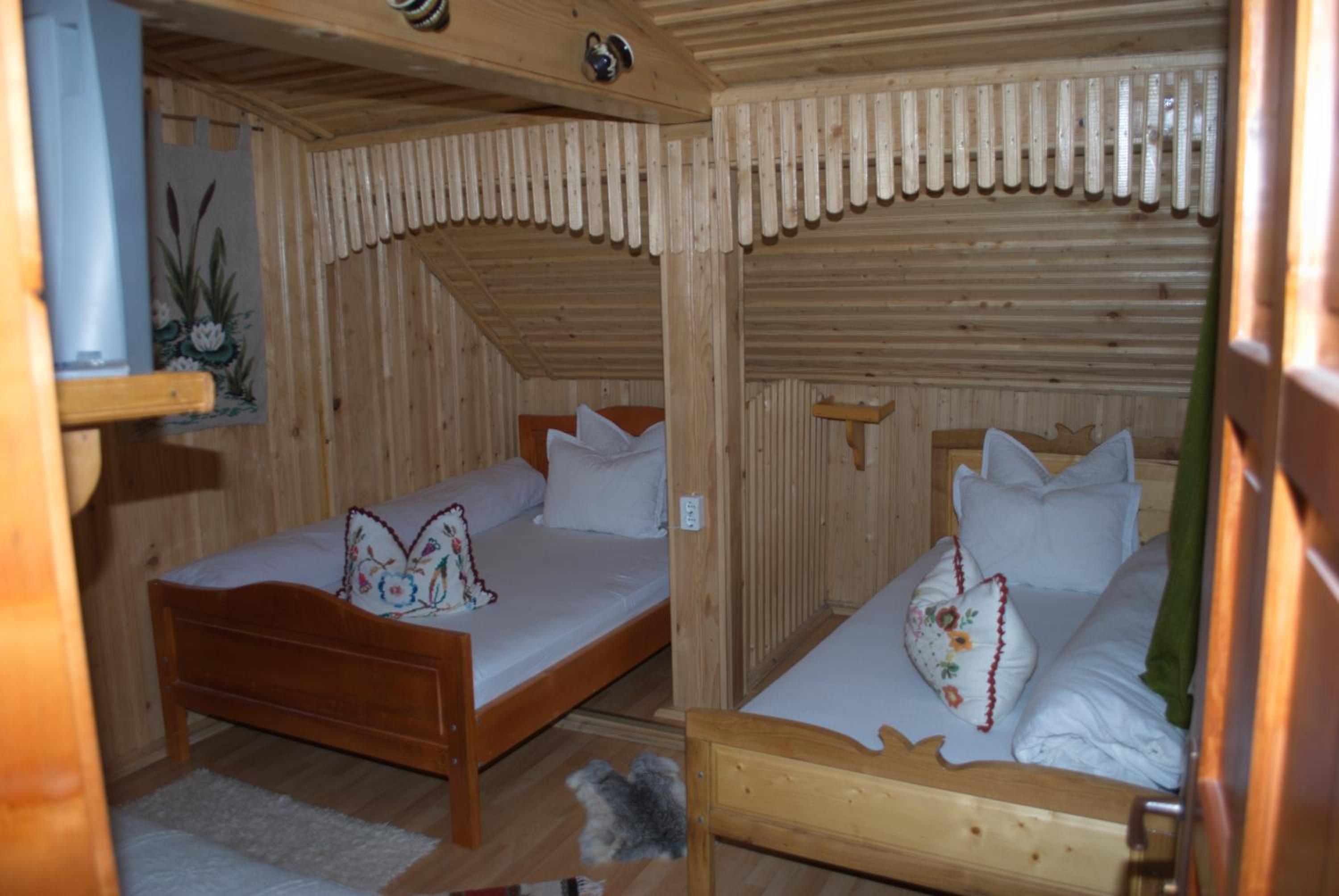 Quadruple Room with Private Bathroom - Photo 3