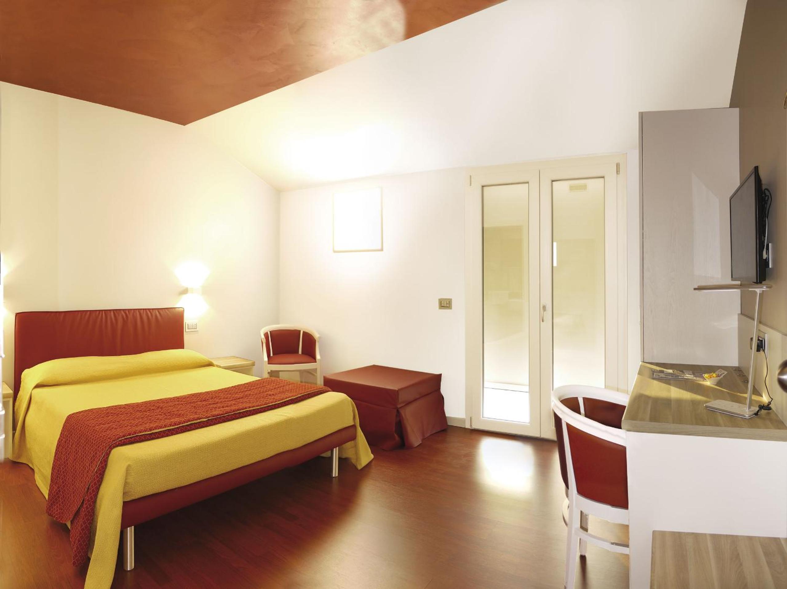 Superior King Room photo 2