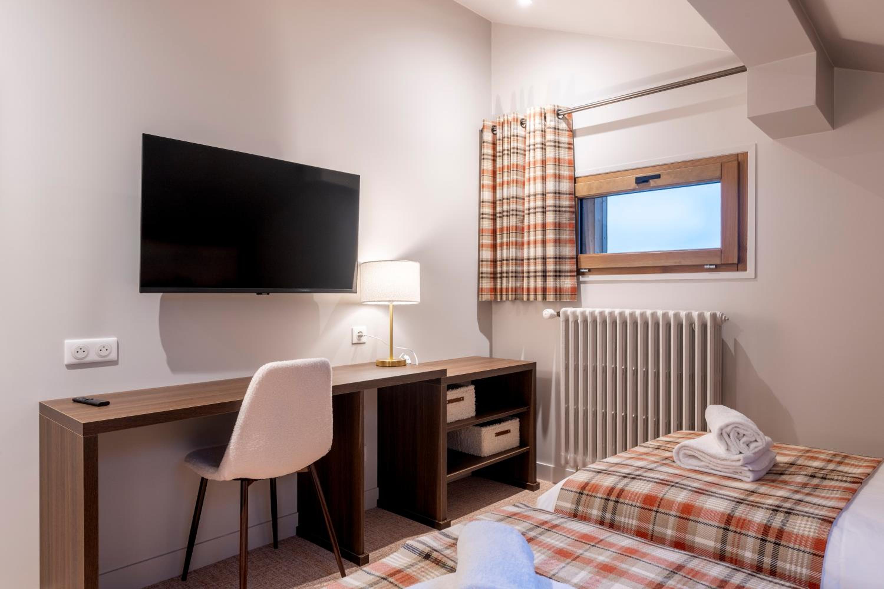 Queen Room - Disability Access photo 1