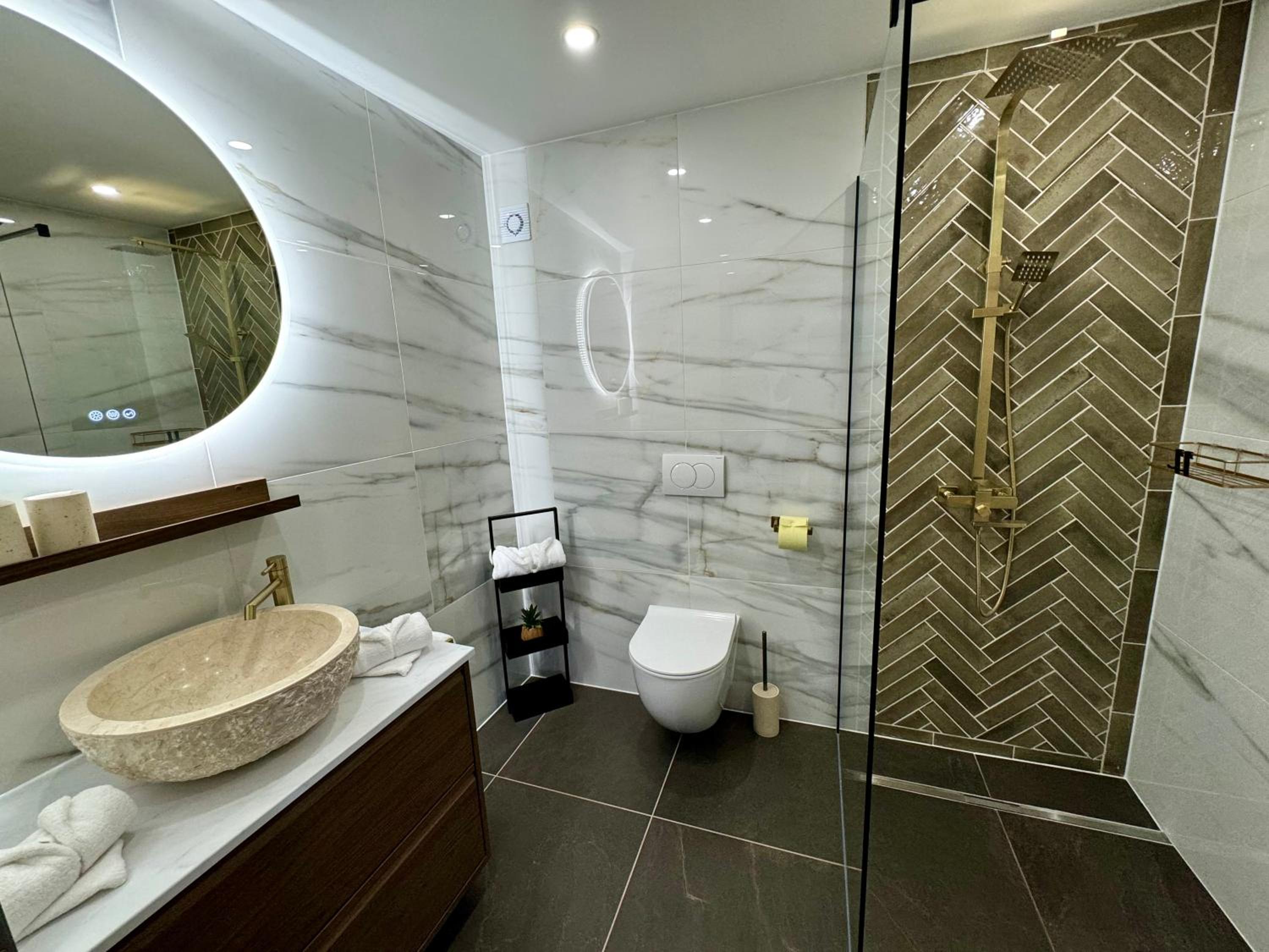 One-Bedroom Apartment with Balcony photo 1