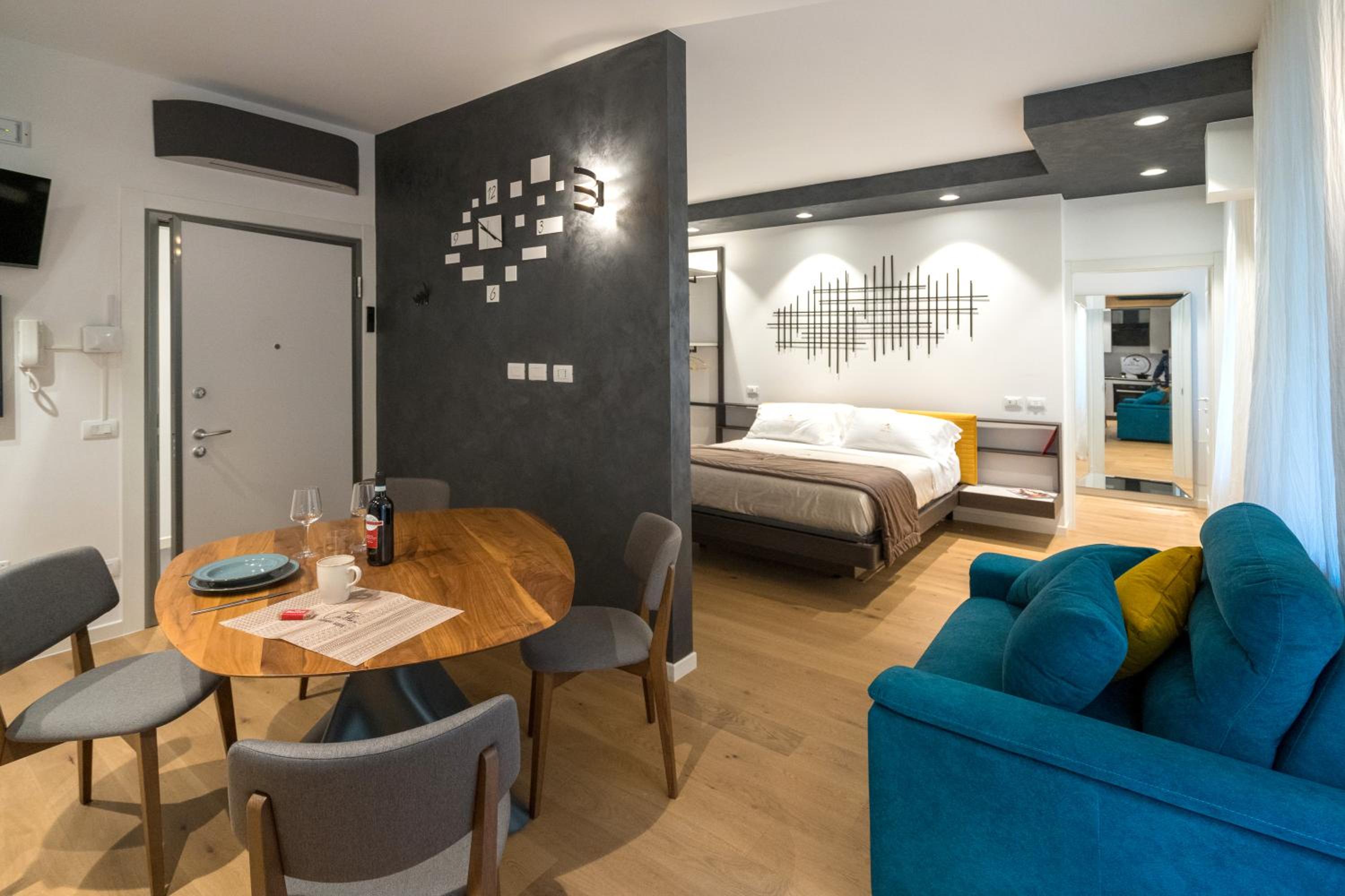Deluxe One-Bedroom Apartment