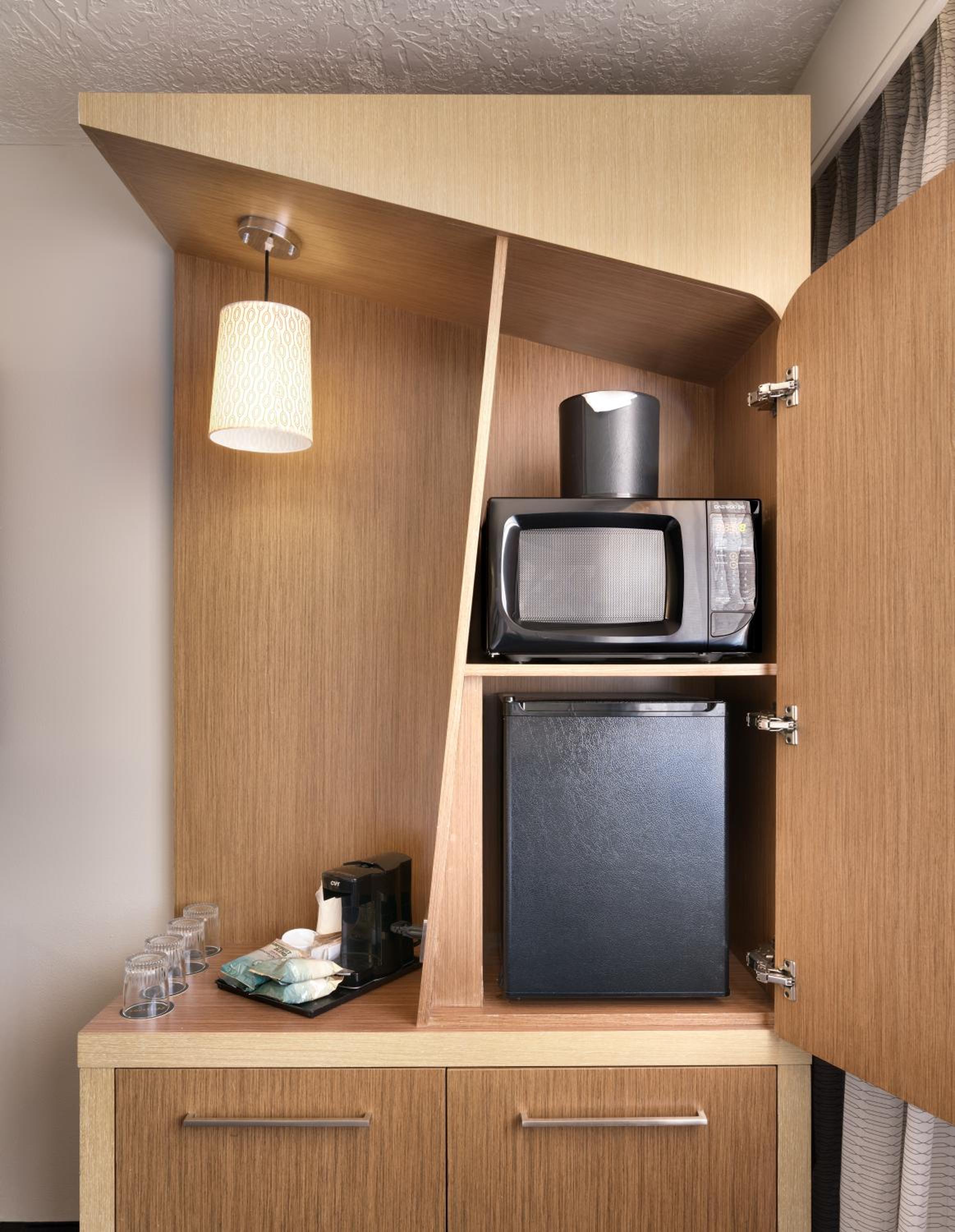 King Room with Sofa Bed and Adapted Tub - Mobility and Hearing Accessible - Photo 1