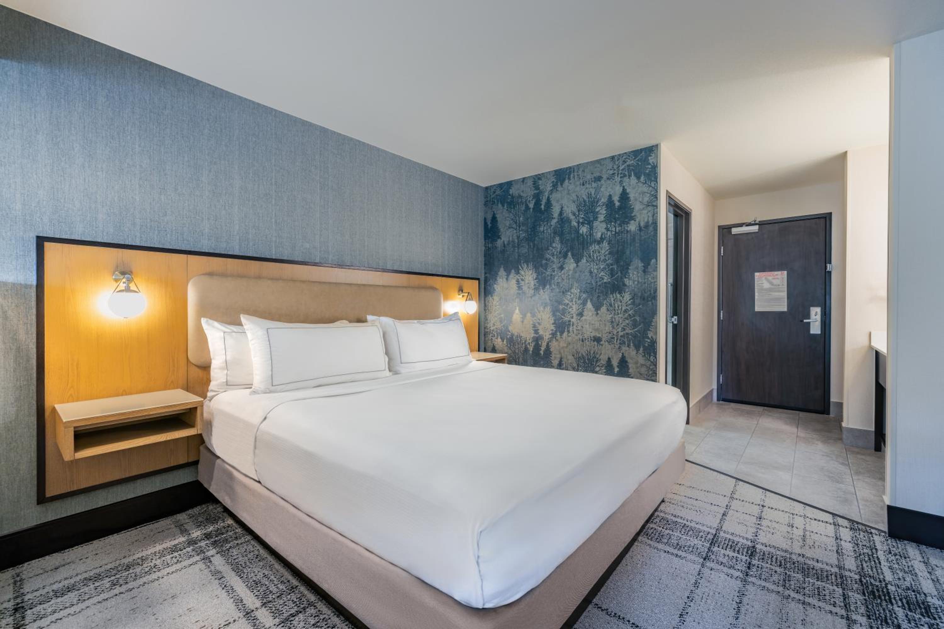 King Room with Balcony - Photo 1