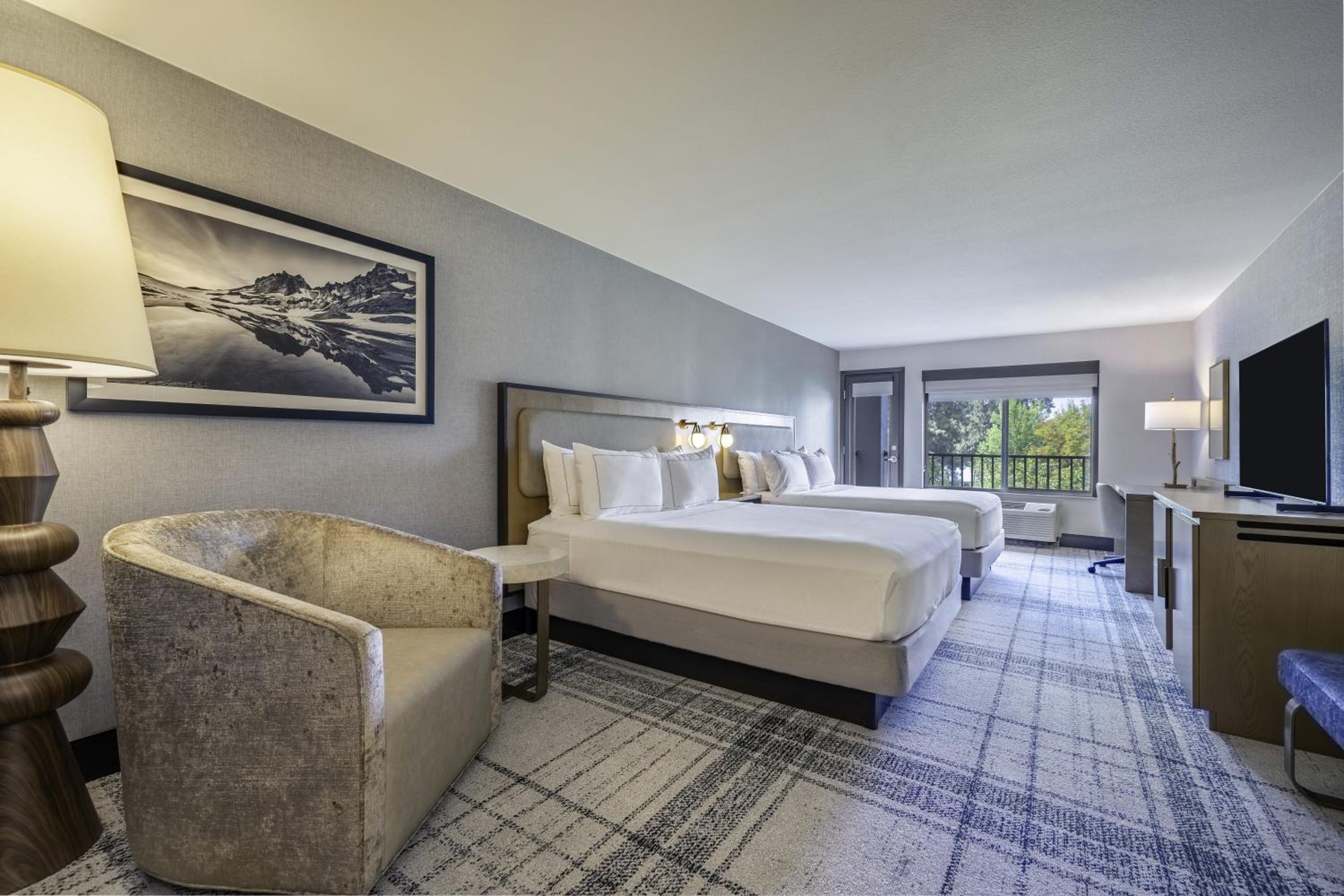 Queen Room with Two Queen Beds and Balcony - Photo 5