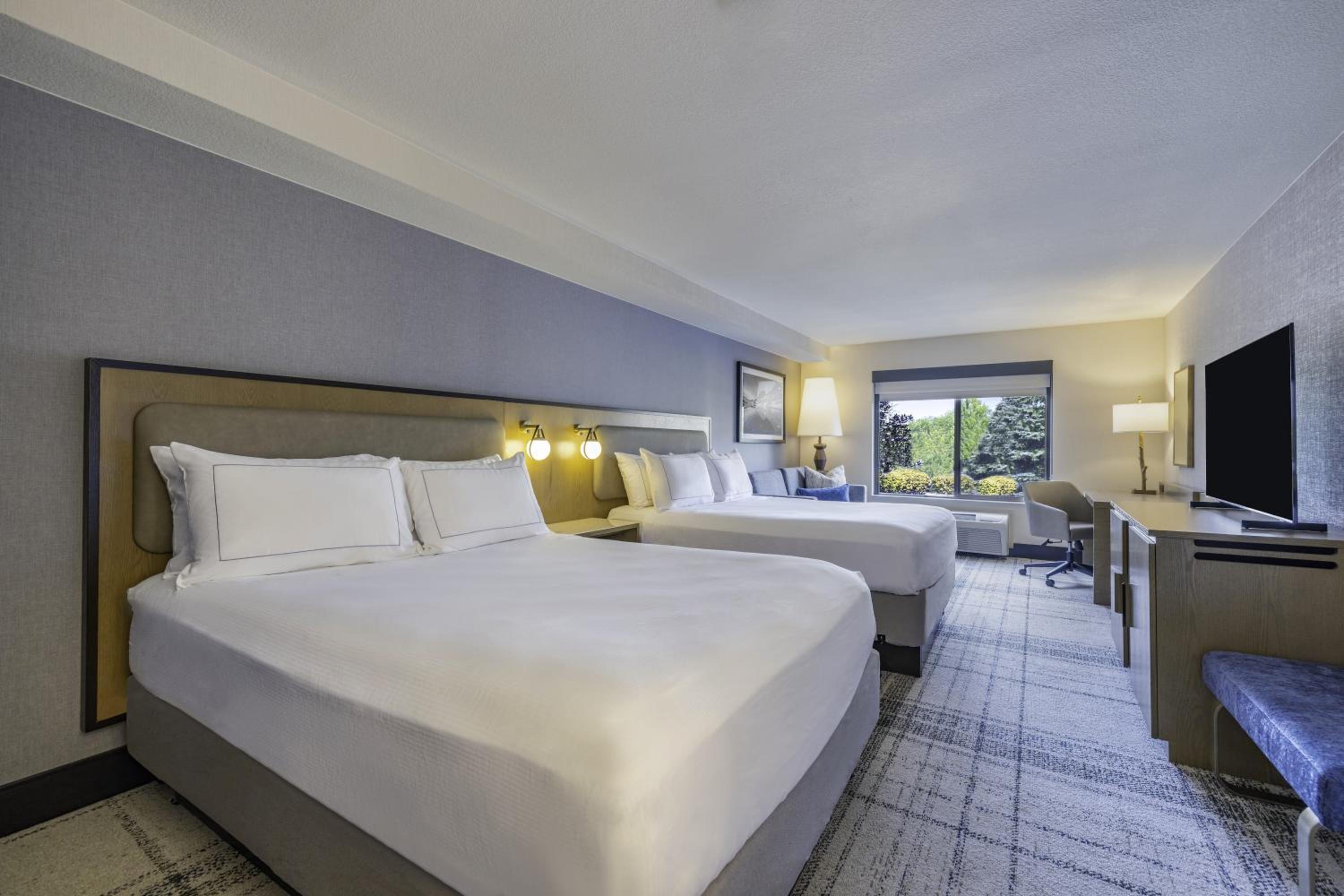 Queen Room with Two Queen Beds - Photo 10