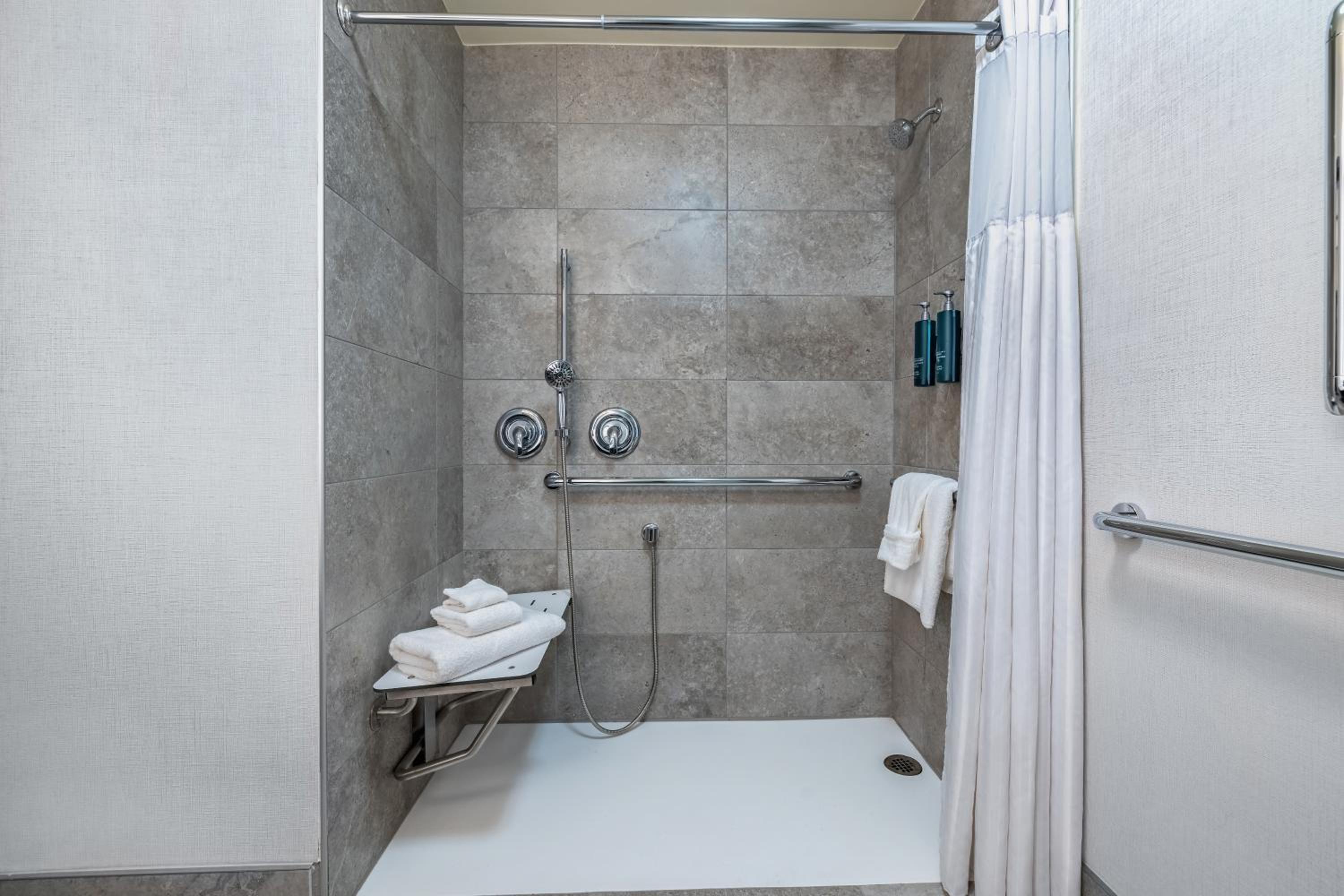 Queen Room with Two Queen Beds - Mobility and Hearing Access - Photo 7
