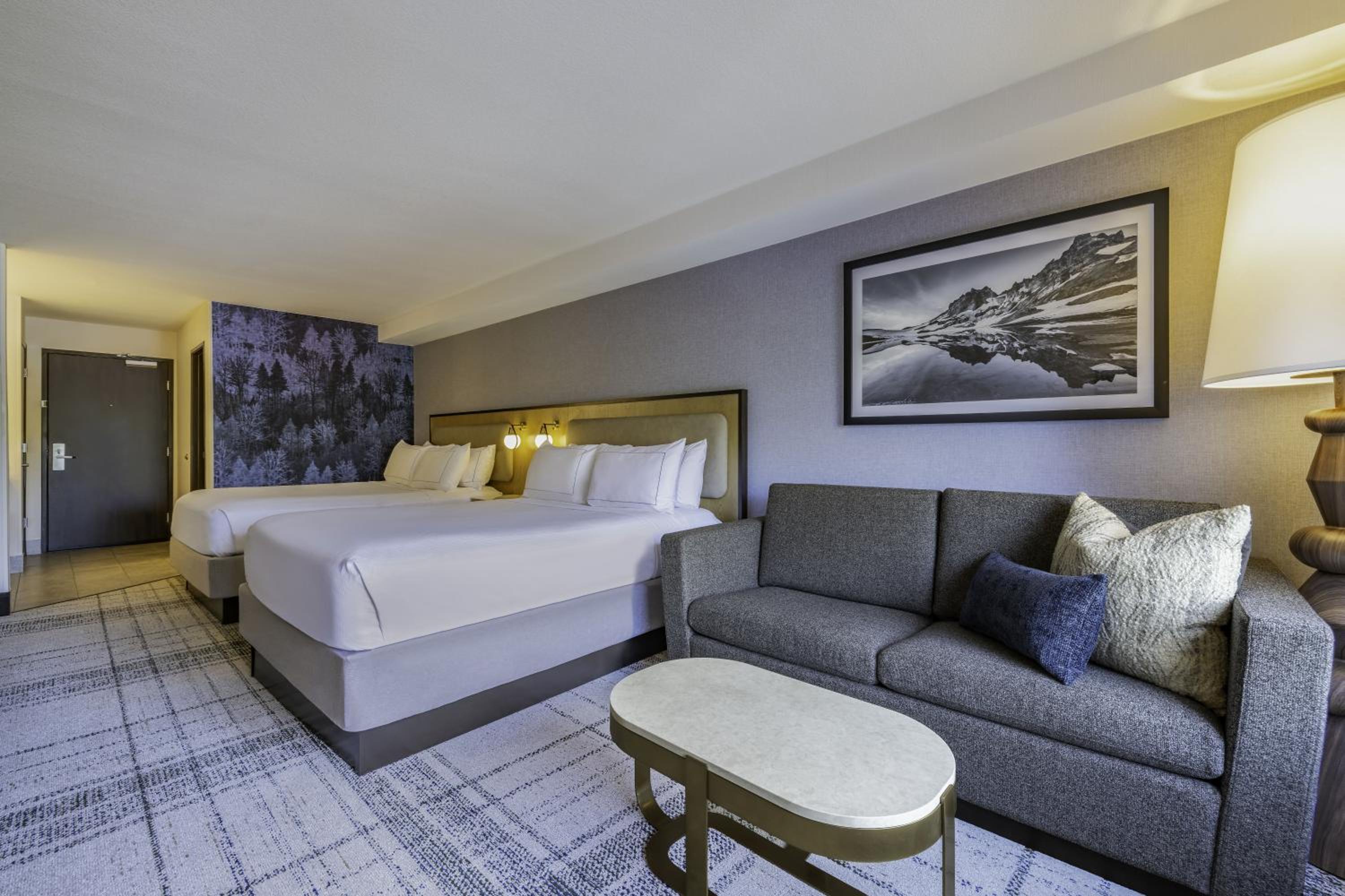 Queen Room with Two Queen Beds - Photo 11