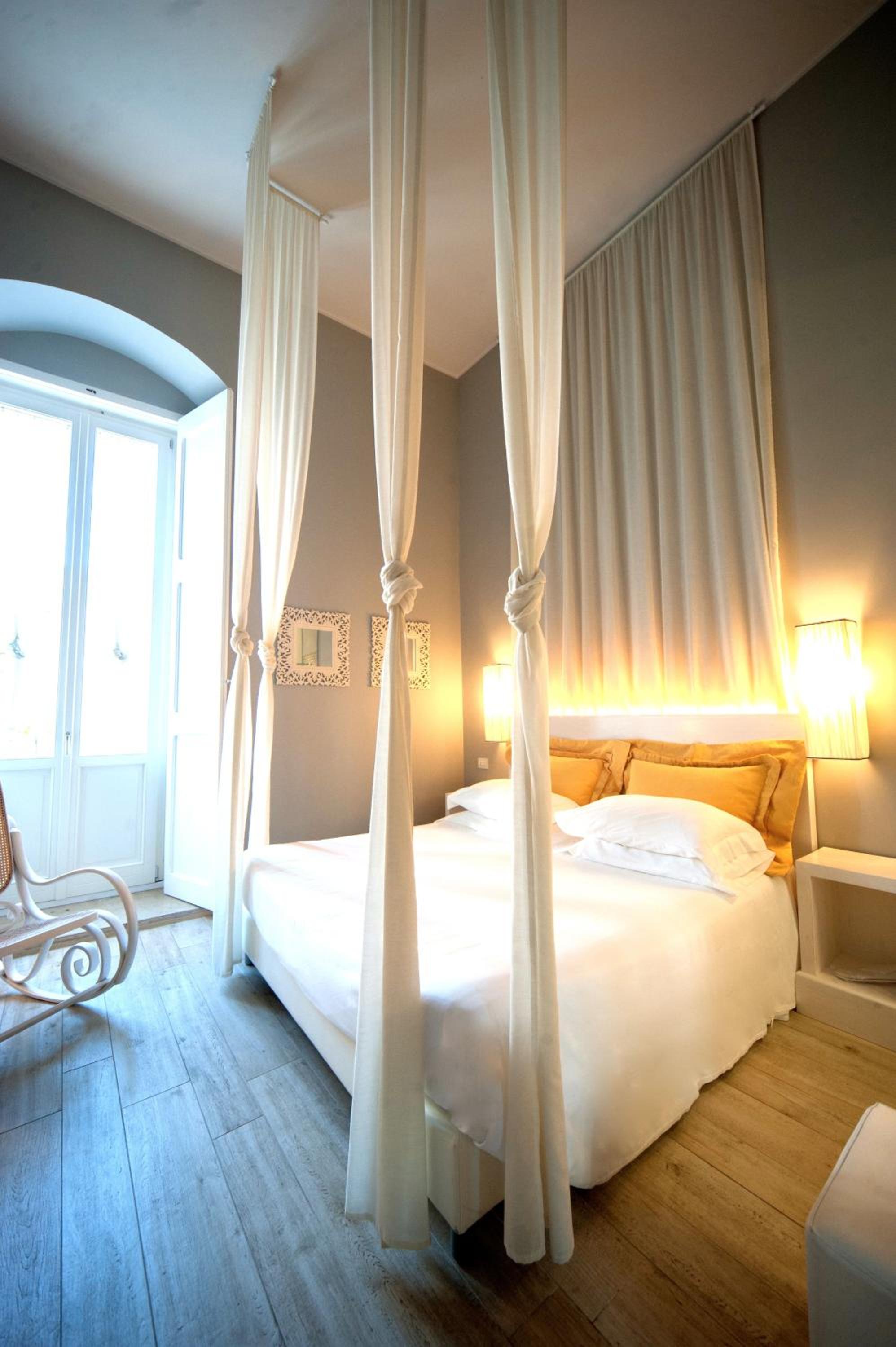 Superior Double Room with Balcony - Photo 15