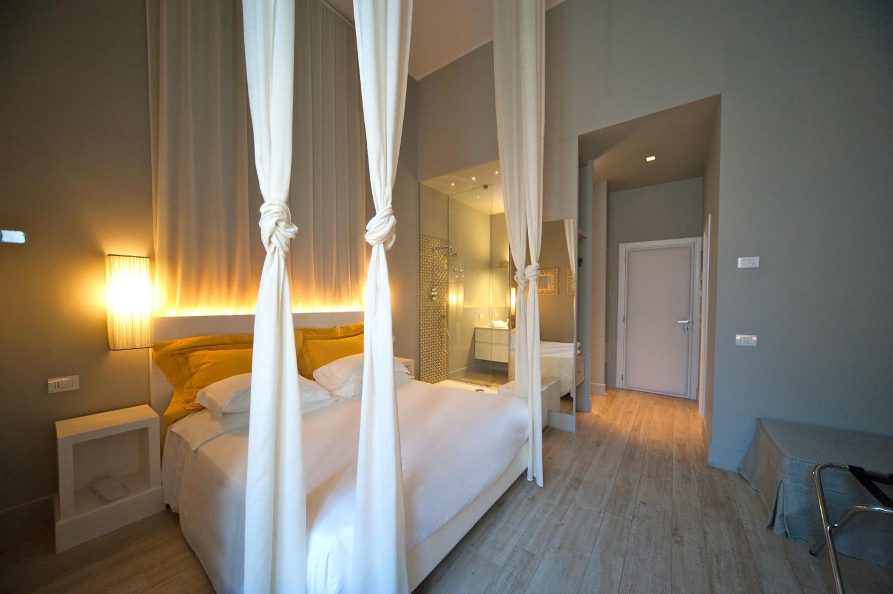 Superior Double Room with Balcony - Photo 21