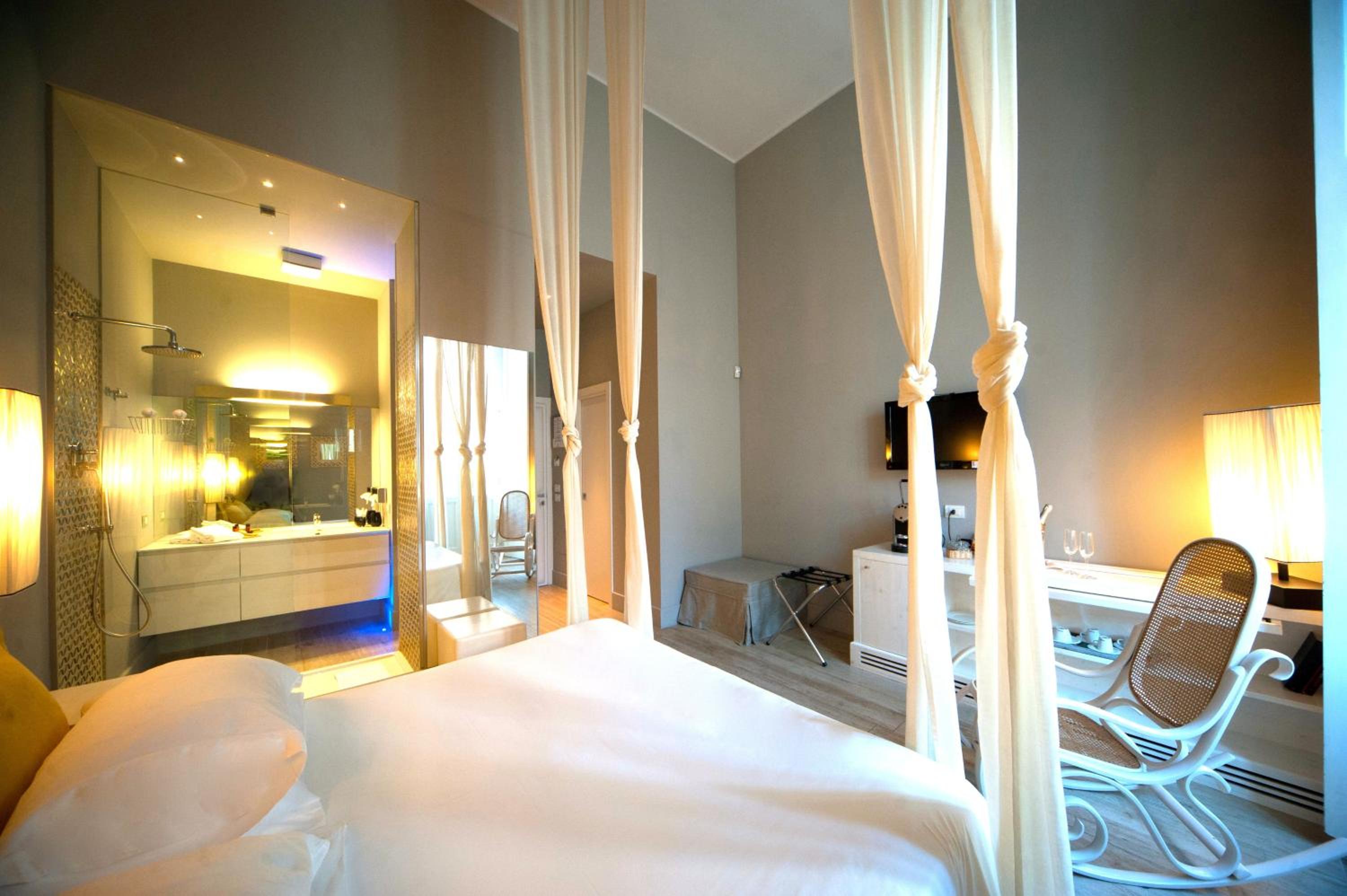 Superior Double Room with Balcony - Photo 3