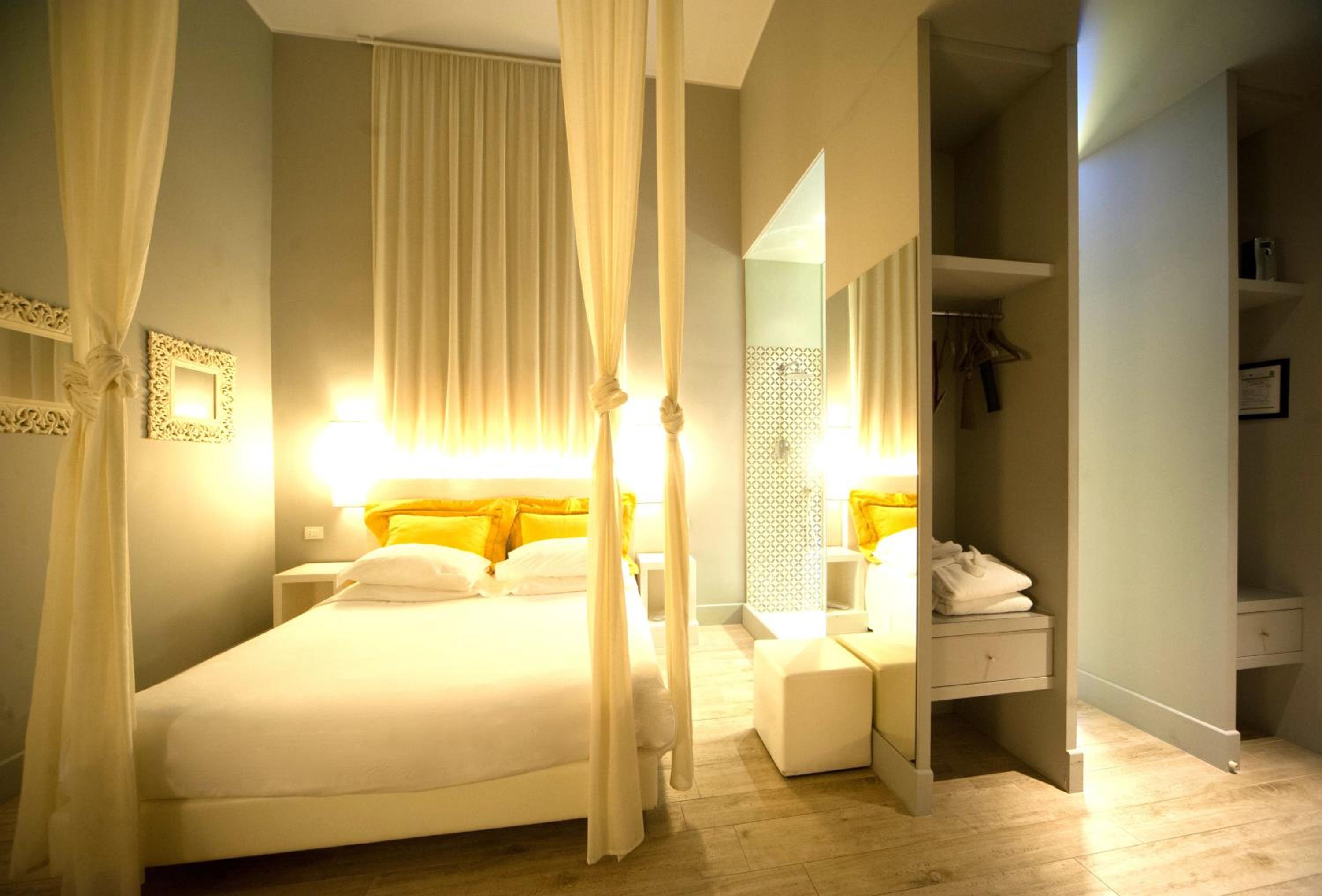 Superior Double Room with Balcony - Photo 2