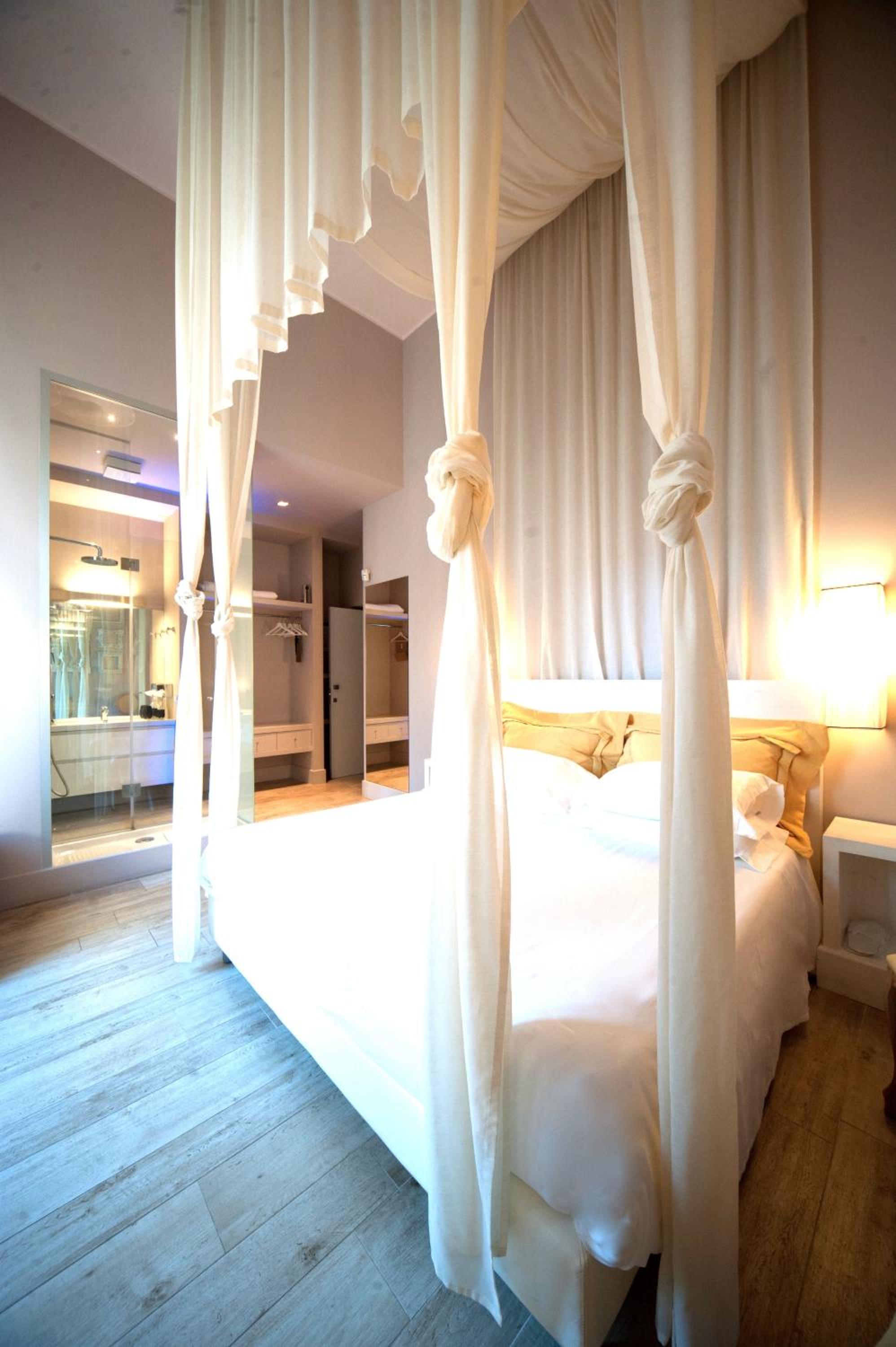 Superior Double Room with Balcony - Photo 18