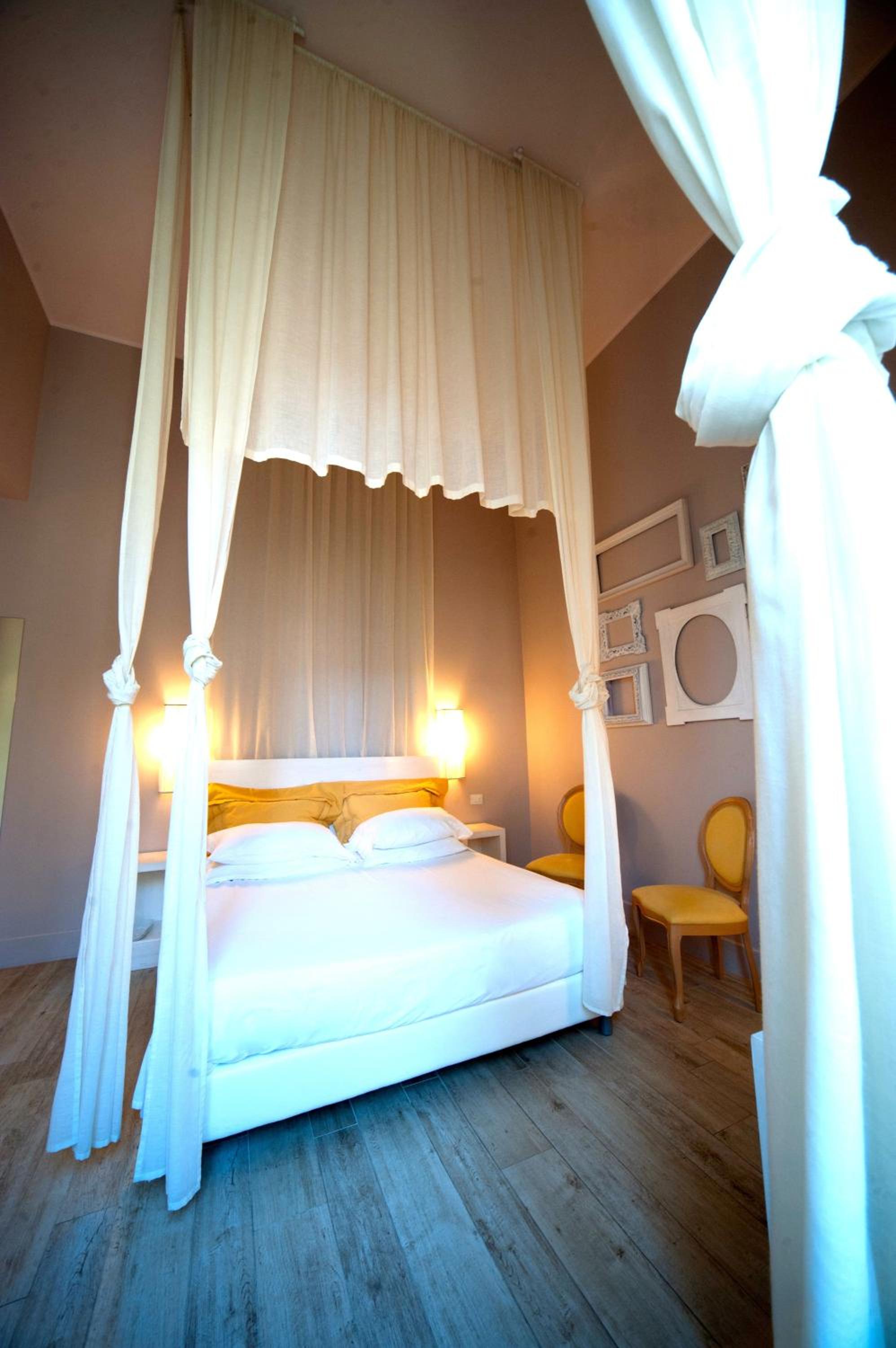 Superior Double Room with Balcony - Photo 6