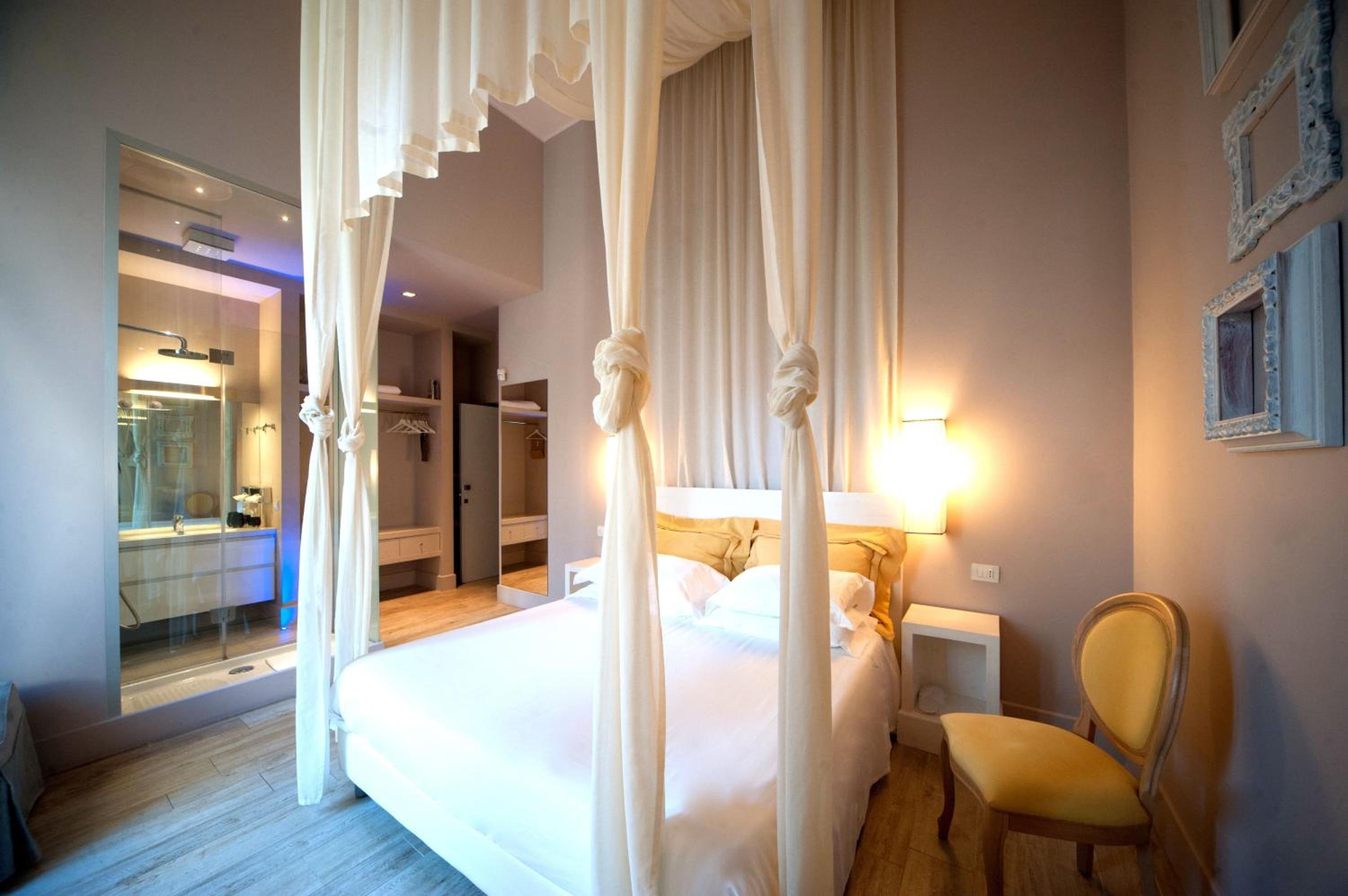 Superior Double Room with Balcony - Photo 19