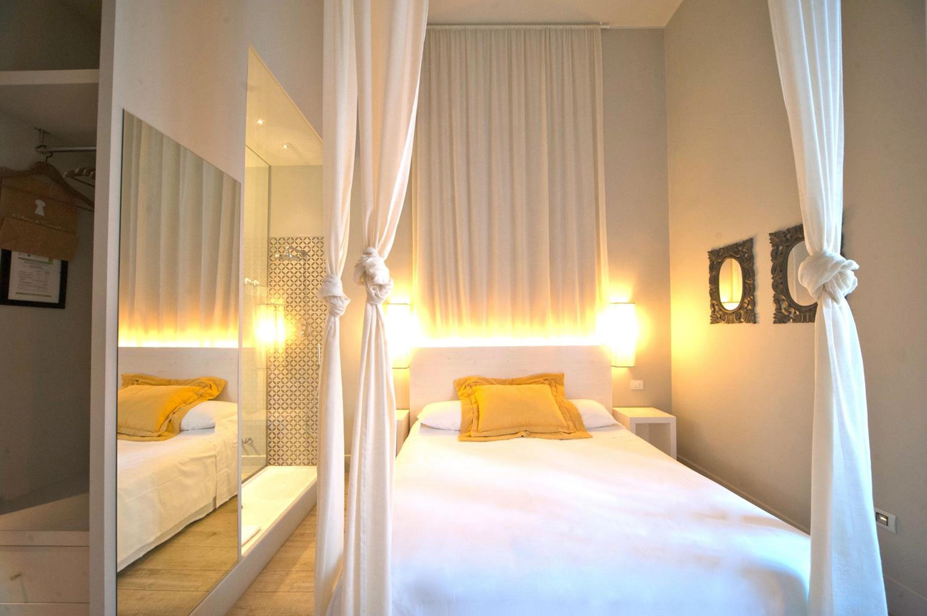 Superior Double Room with Balcony - Photo 8