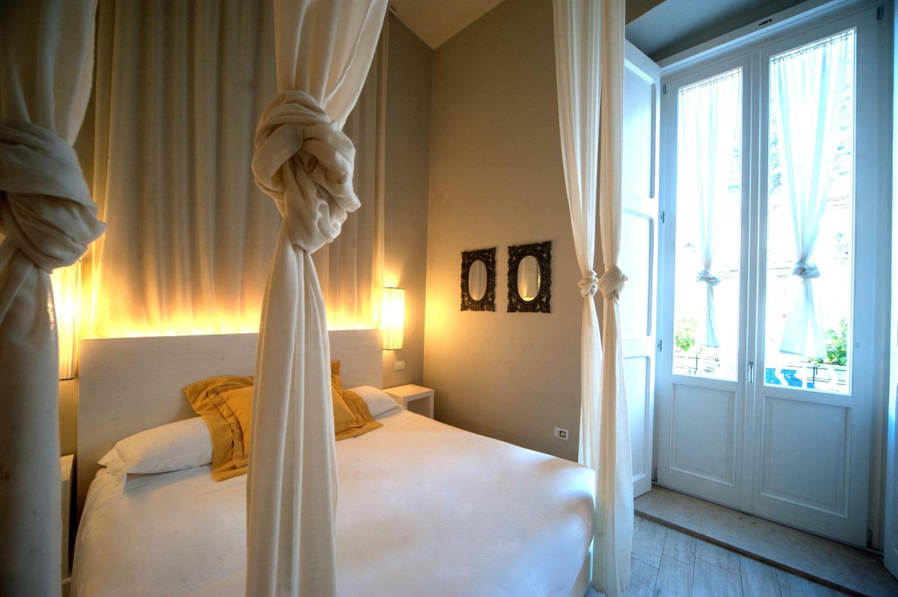 Superior Double Room with Balcony - Photo 7