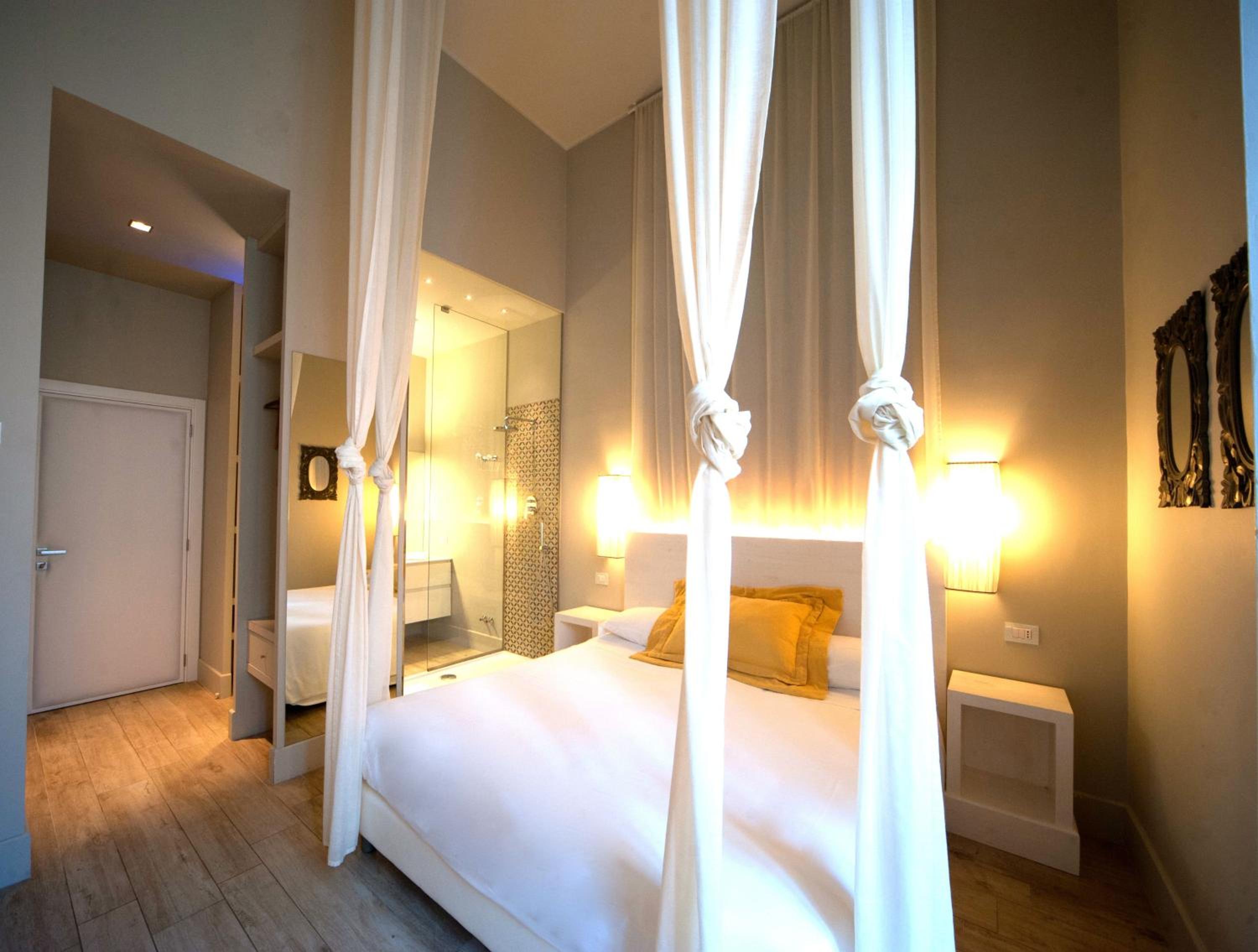 Superior Double Room with Balcony - Photo 9