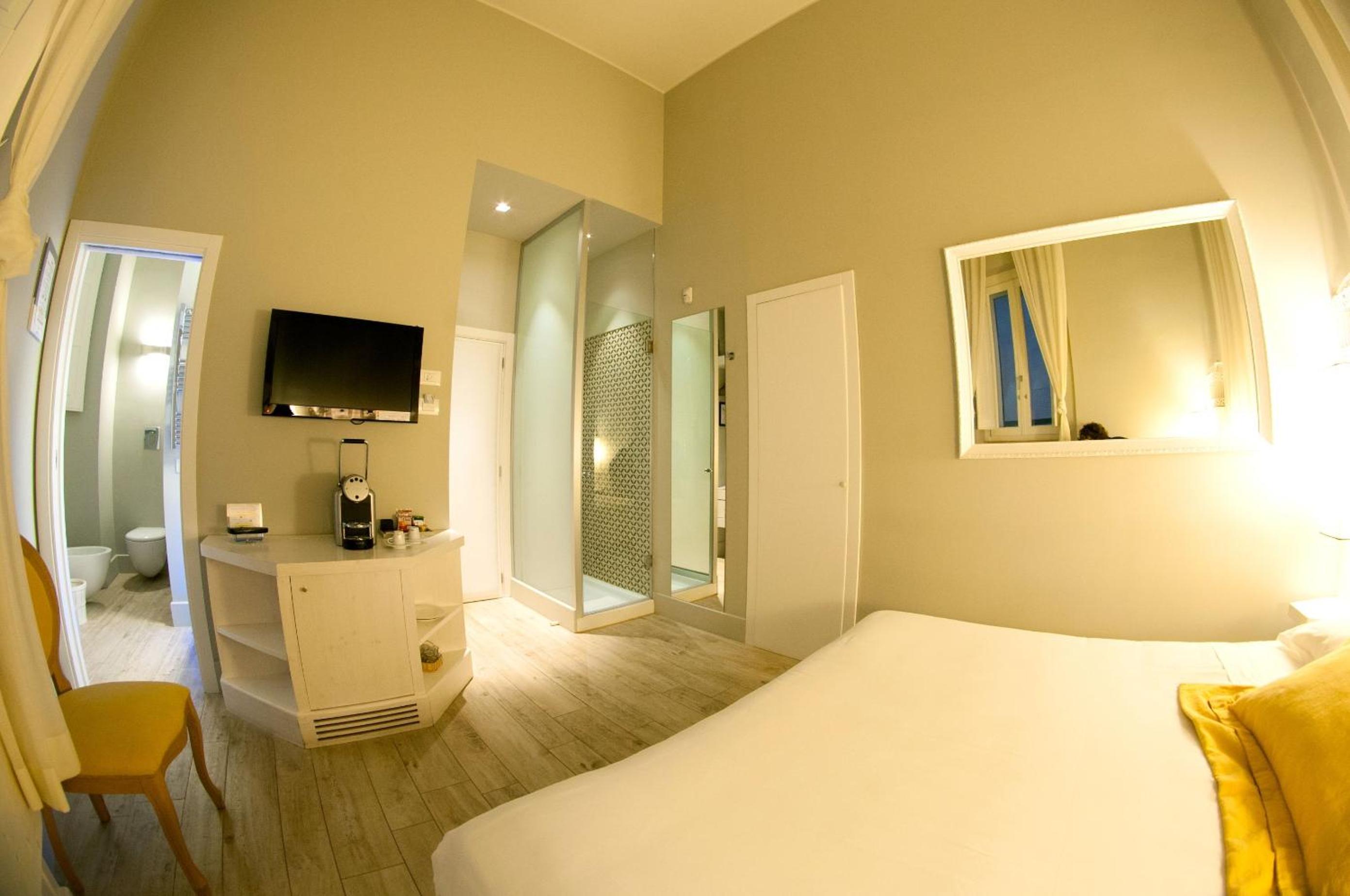 Double Room - Photo 5
