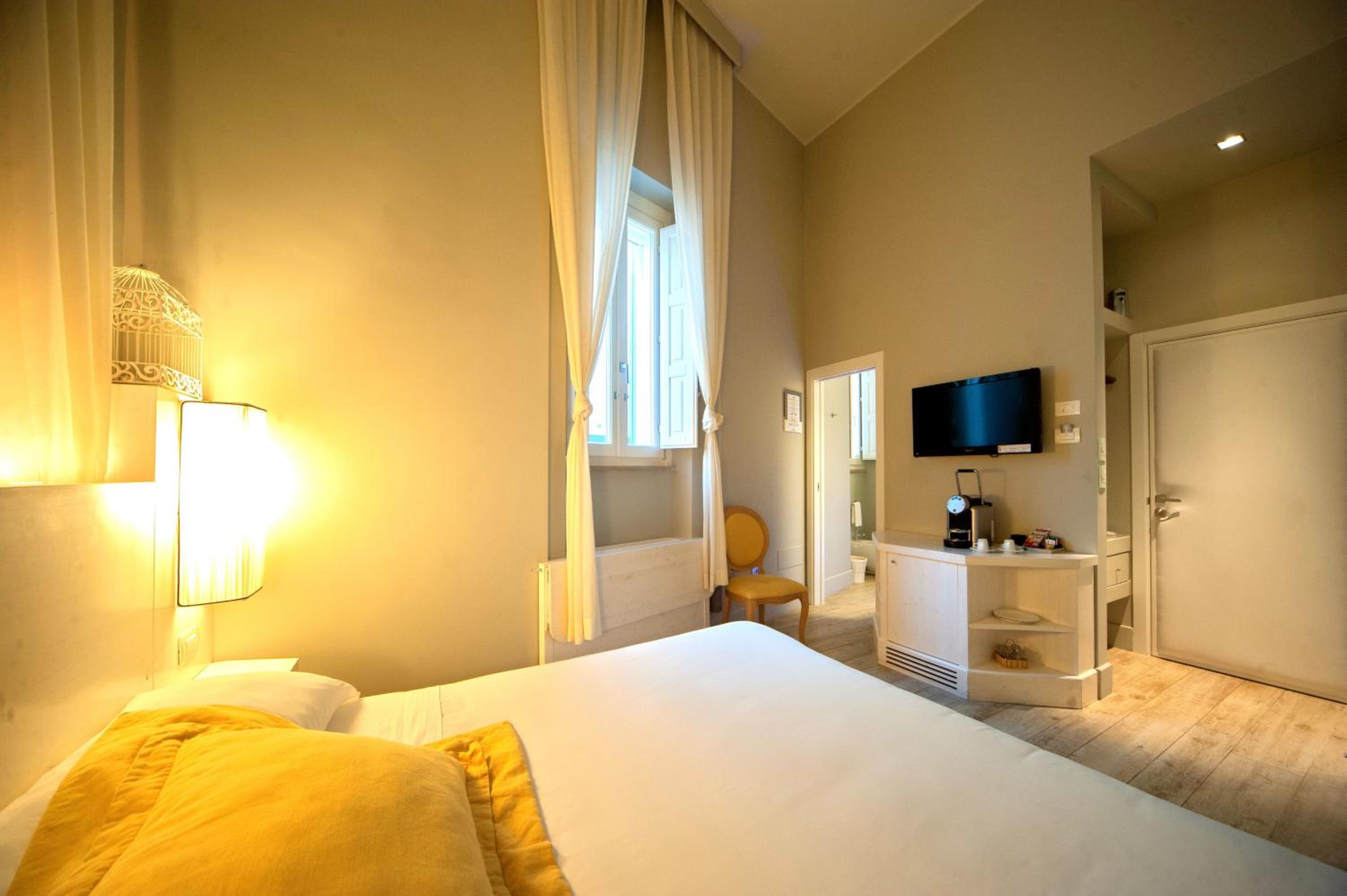 Double Room - Photo 6