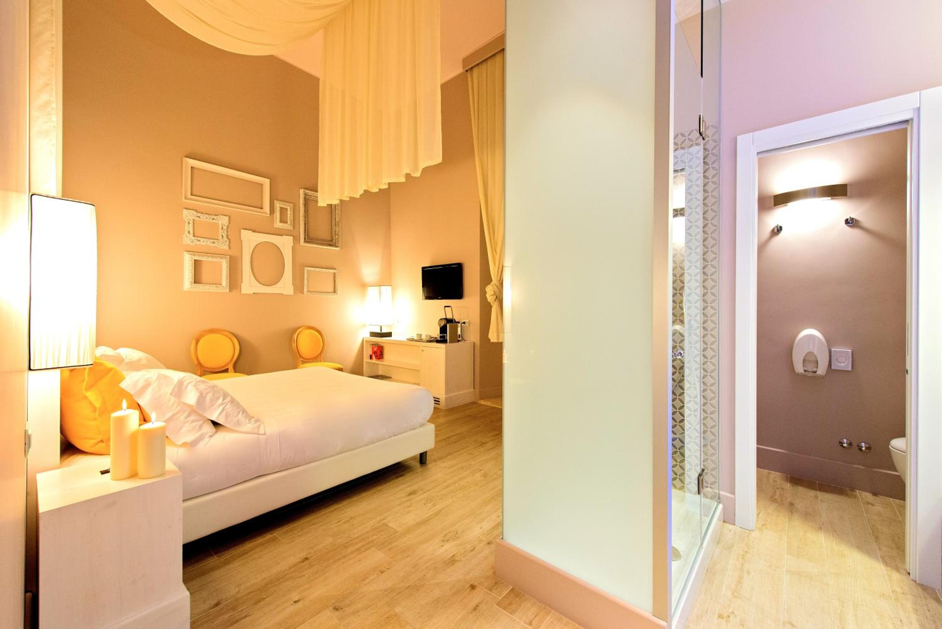 Superior Double Room with Balcony - Photo 14