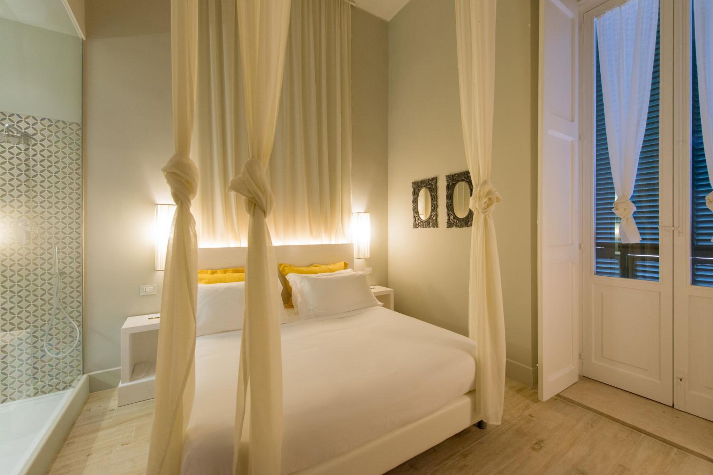 Superior Double Room with Balcony - Photo 13