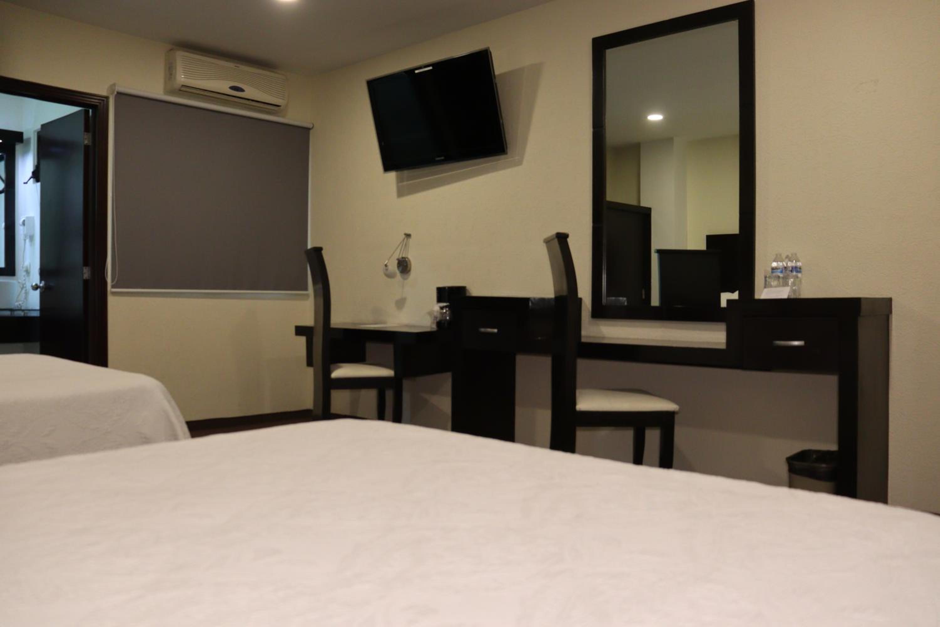 Double Room with Two Double Beds - Non-Smoking - Photo 8
