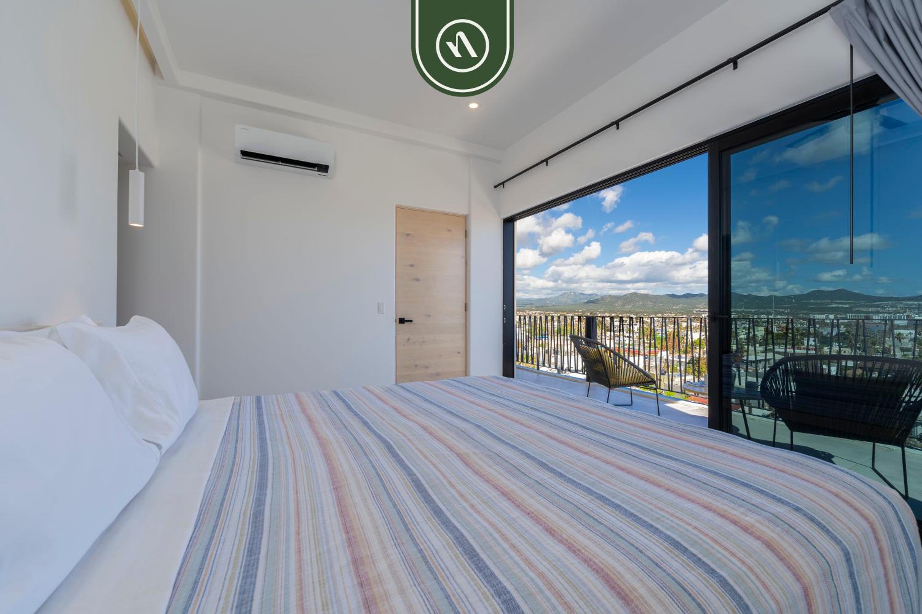 Apartment with Balcony photo 3