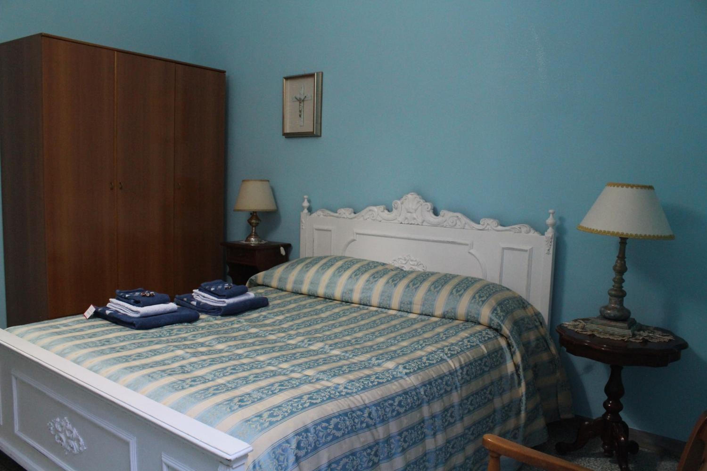 Economy Triple Room With Private External Bathroom photo 1