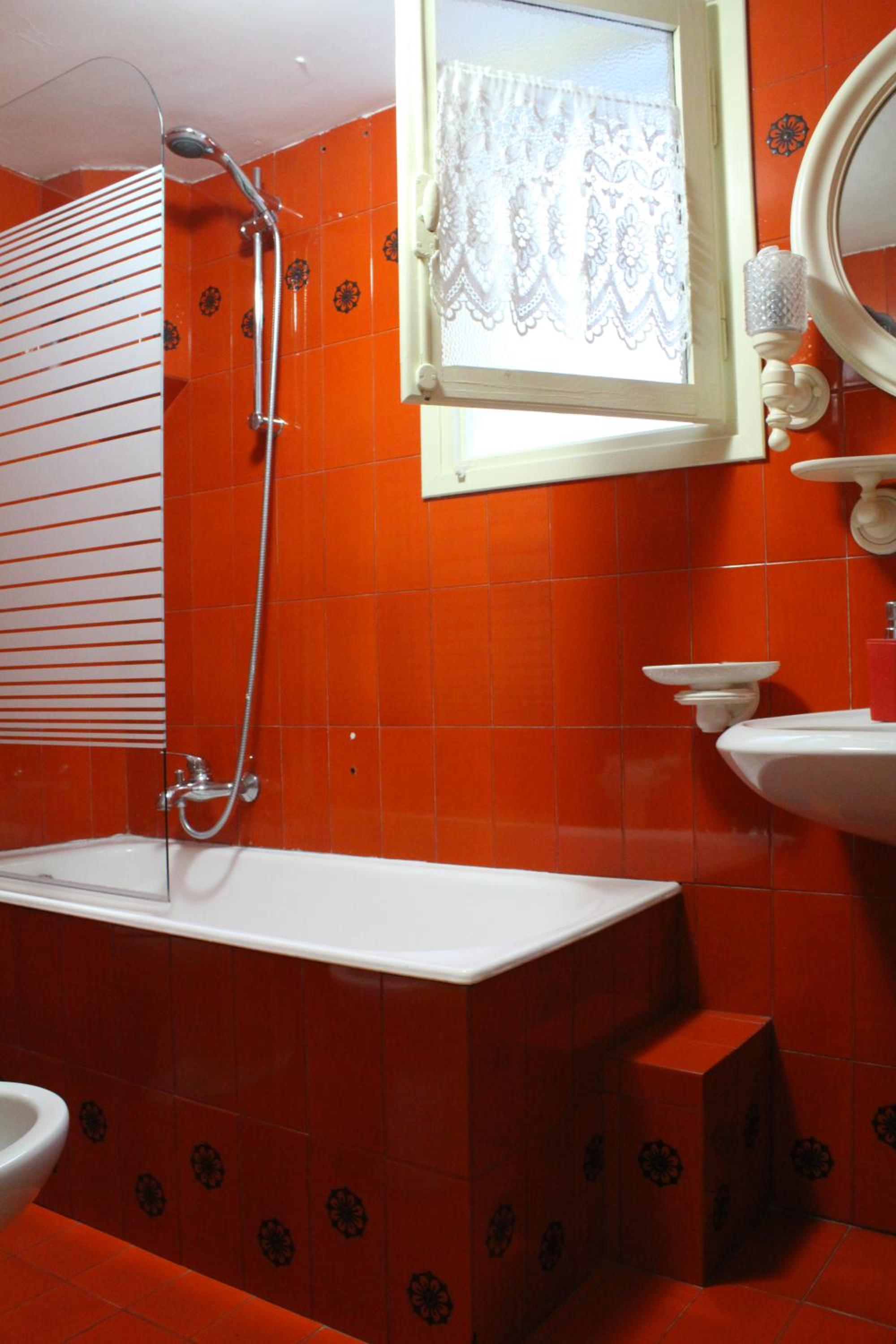 Economy Triple Room With Private External Bathroom photo 2