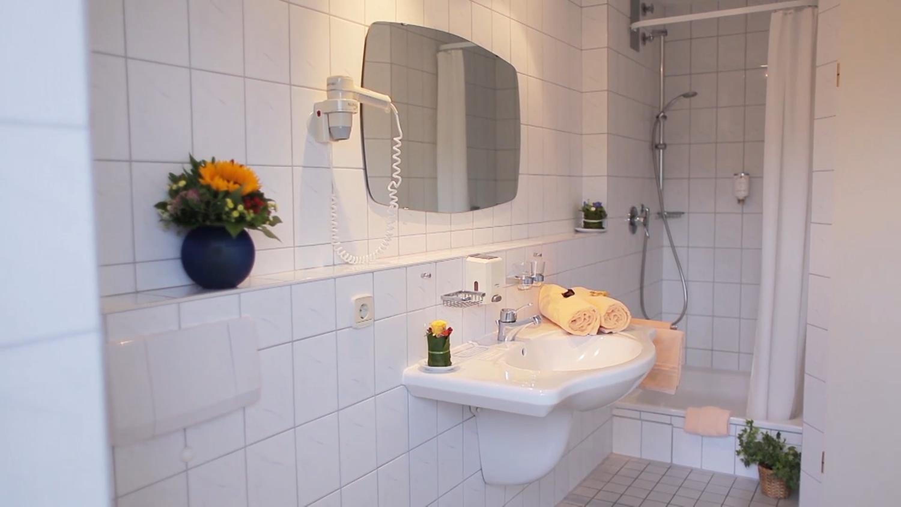 Triple Room (2 Adults + 1 Child) - Photo 4