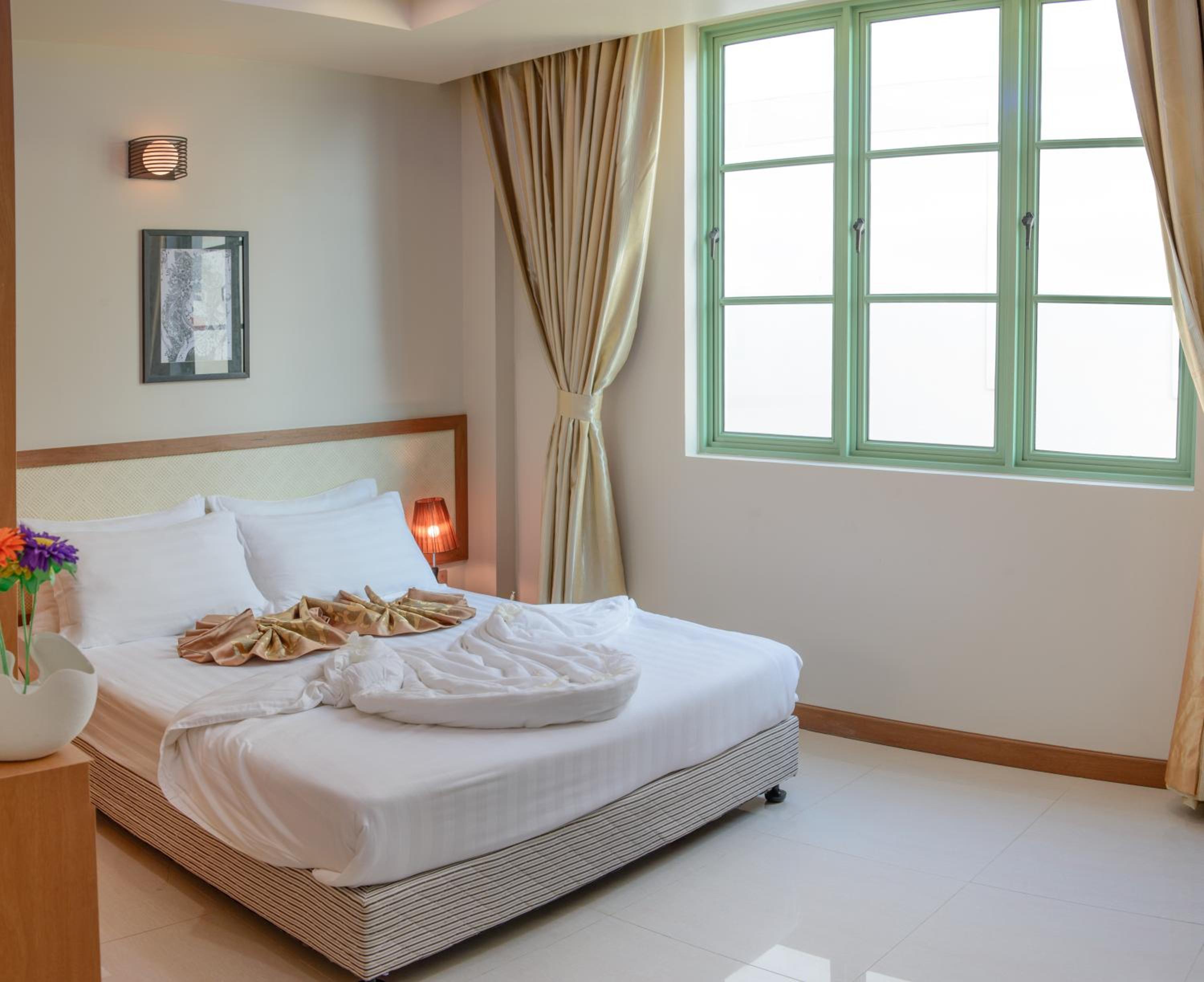 Deluxe King Room photo 2