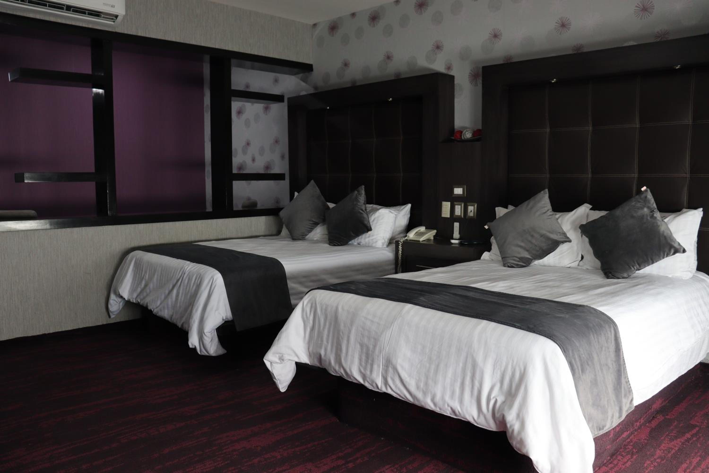 Suite with Two Double Beds - Non-Smoking - Photo 5