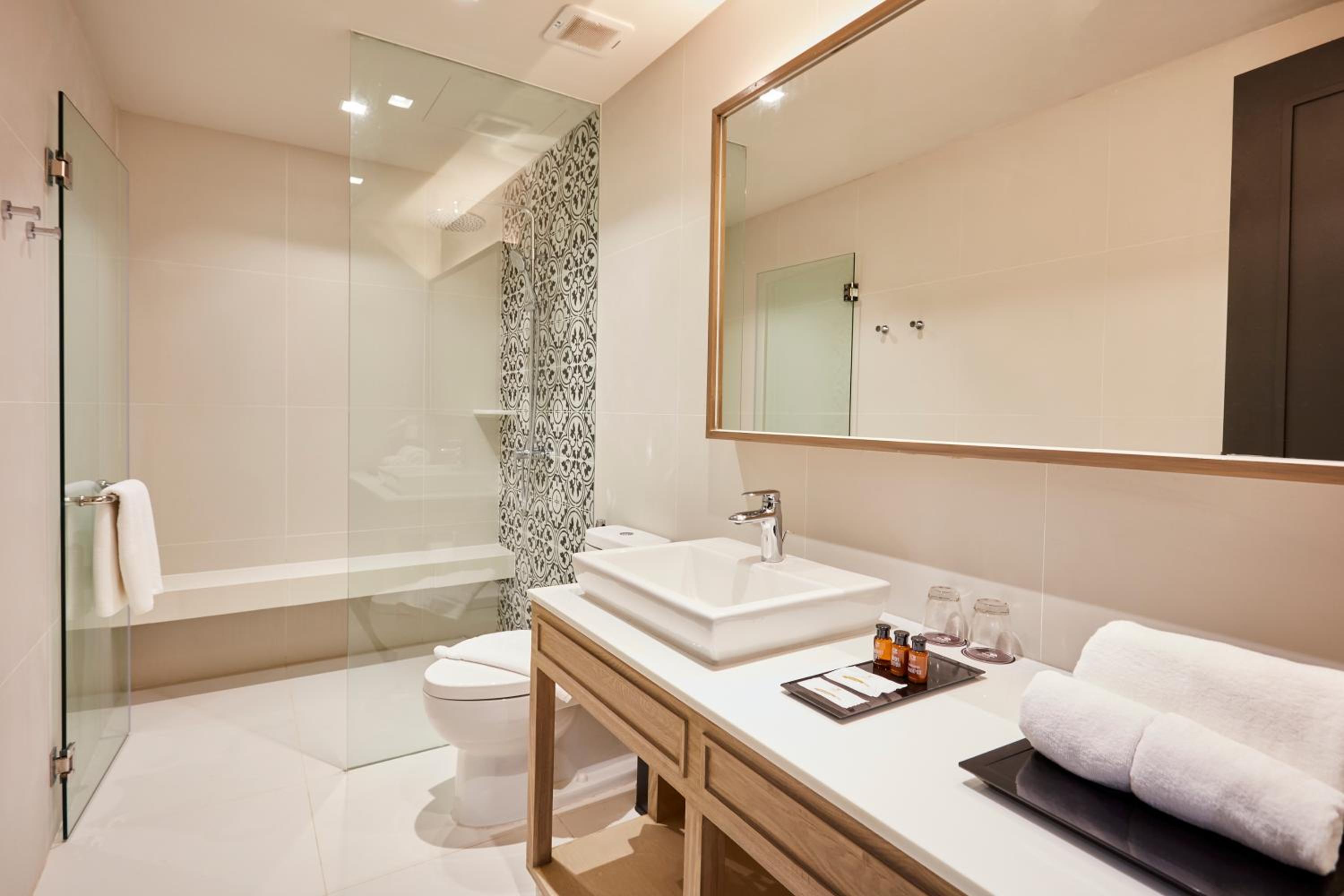 Double Room with Balcony - Photo 2
