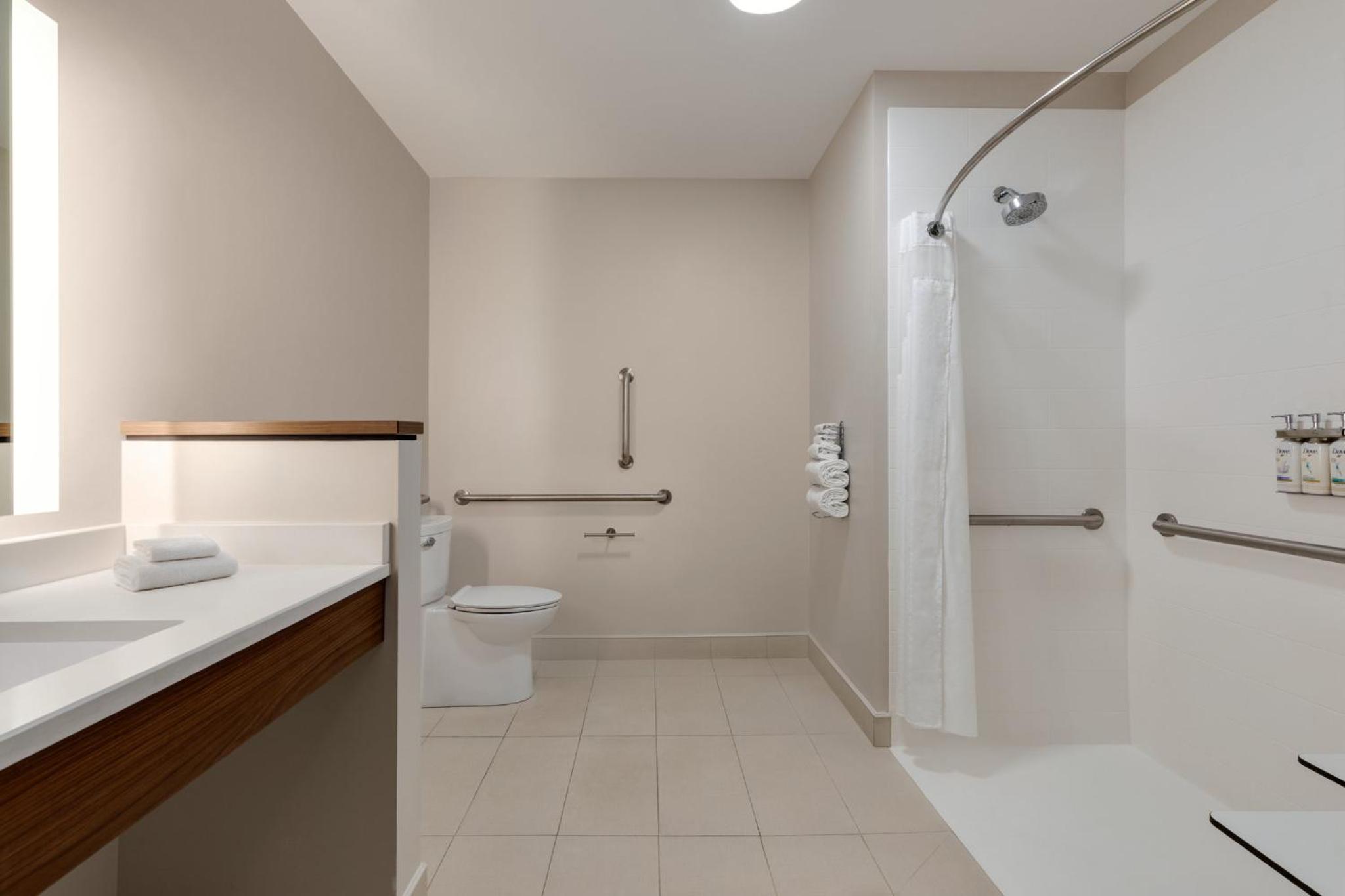 Standard King Room with Mobility Accessible Roll-In Shower - Photo 2