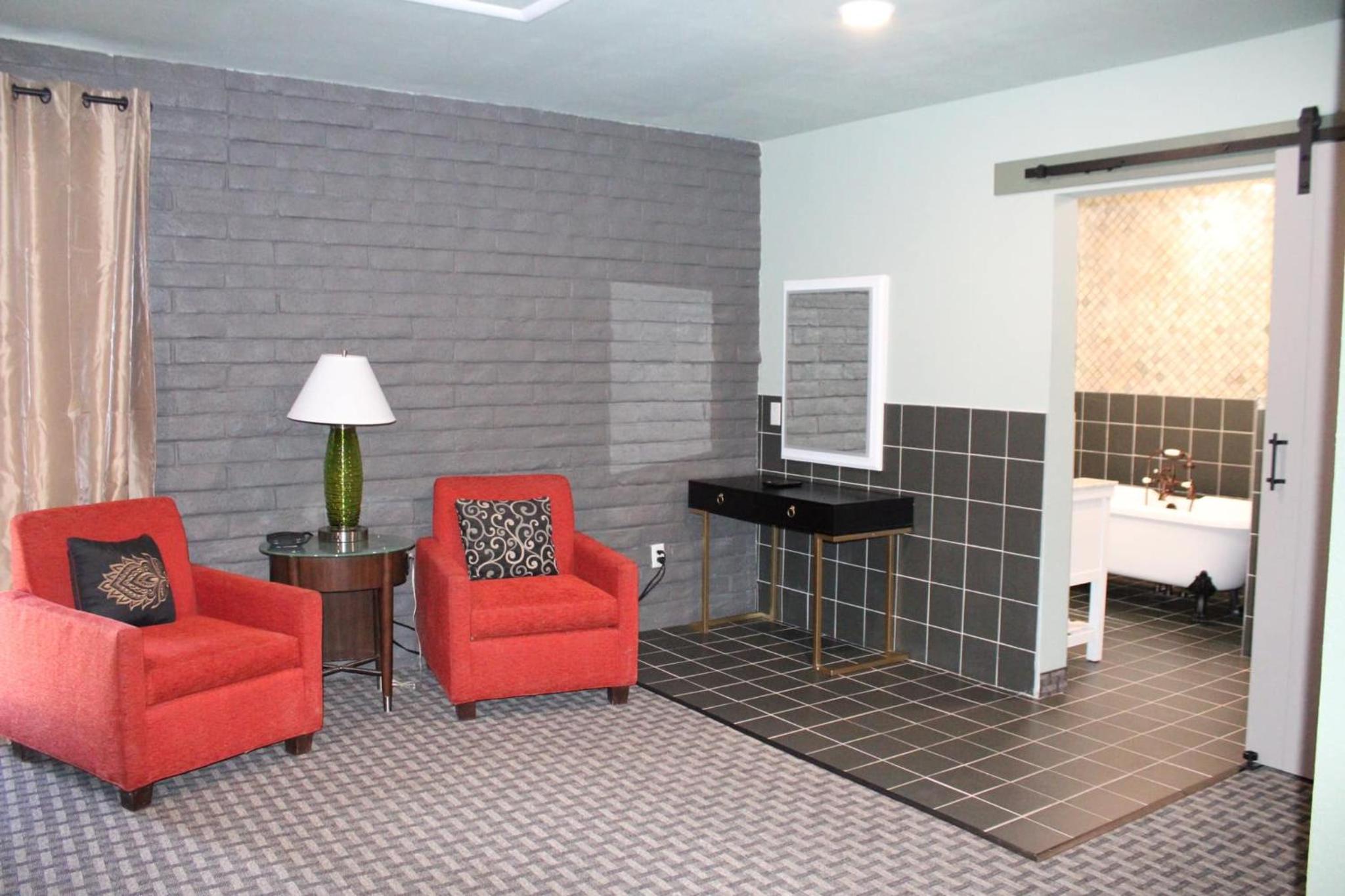 Deluxe King Suite photo 2