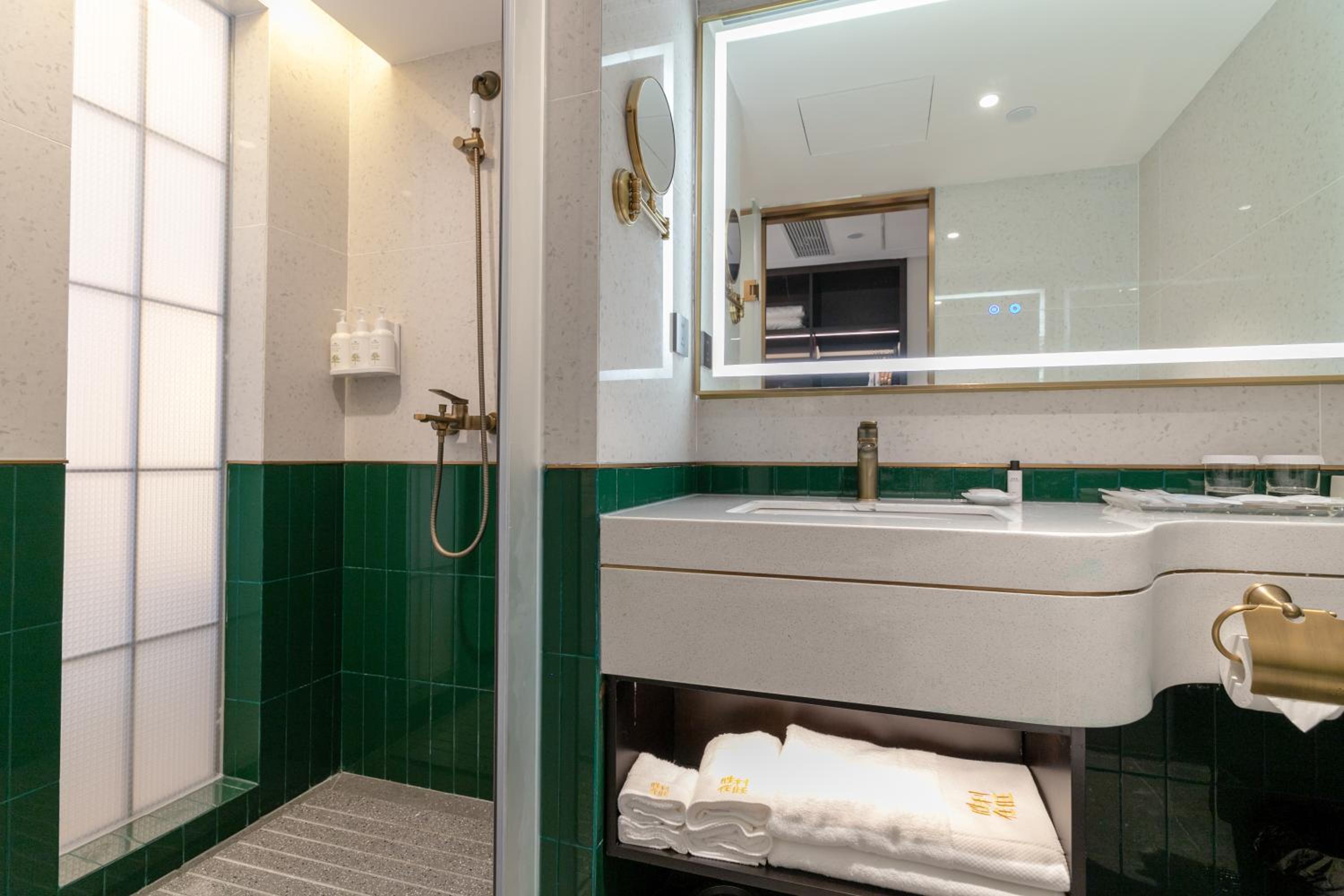 Yue Business Twin Bed Room - Photo 2