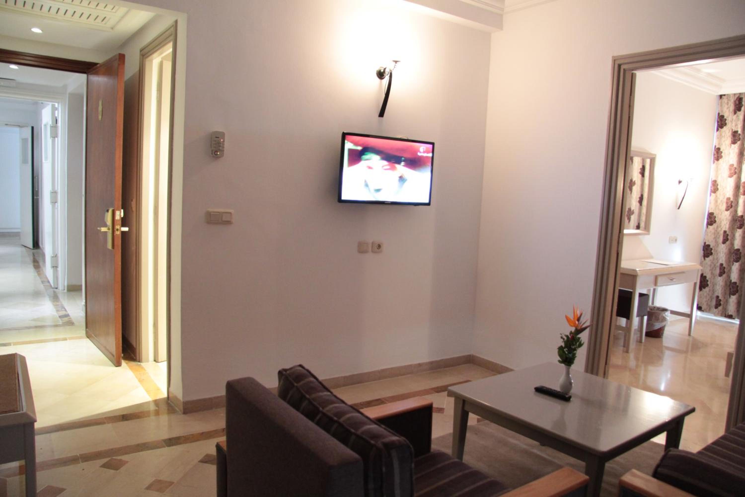 Standard Double Room - Photo 9