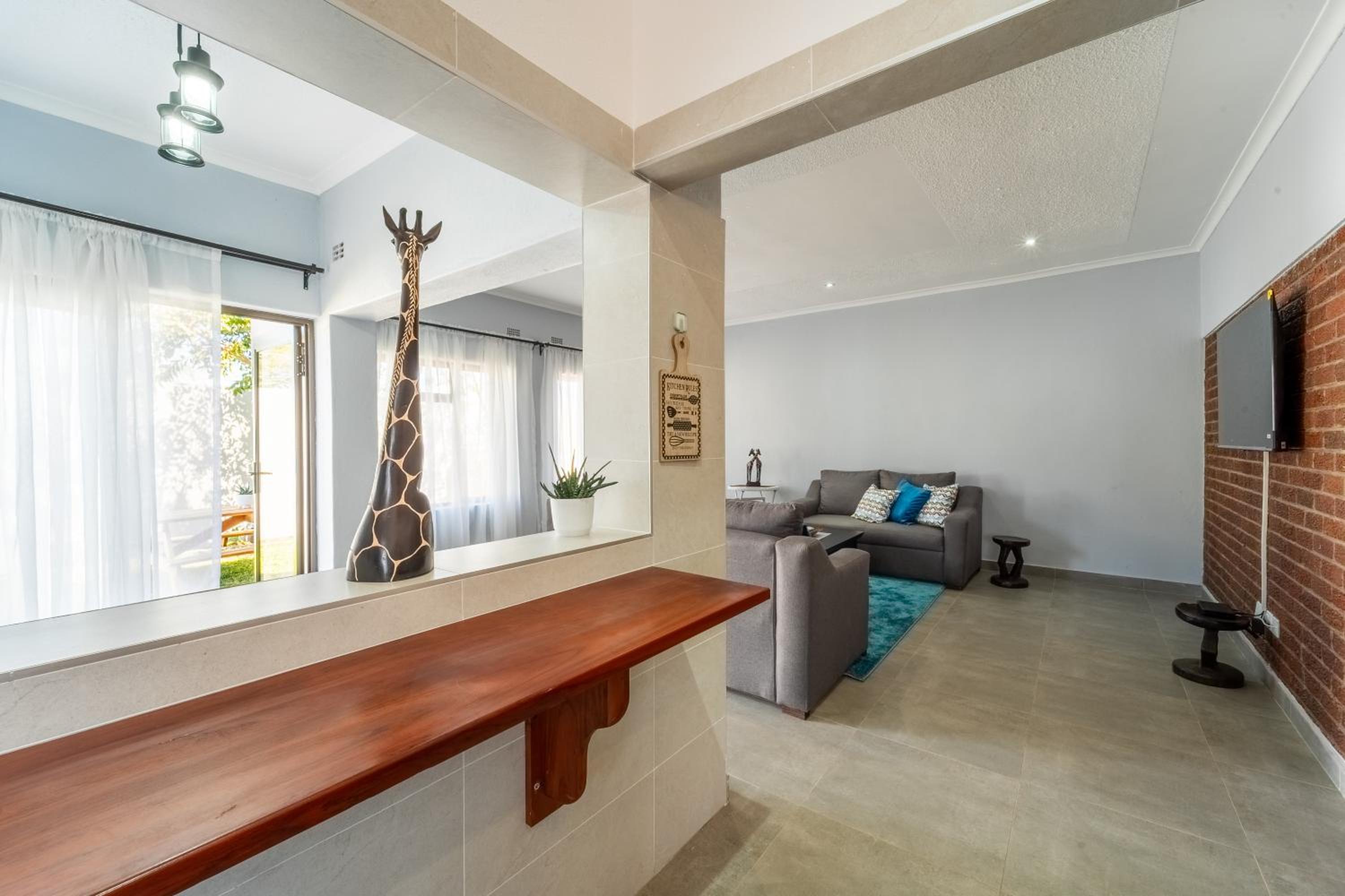 Three-Bedroom Vacation Home  photo 2