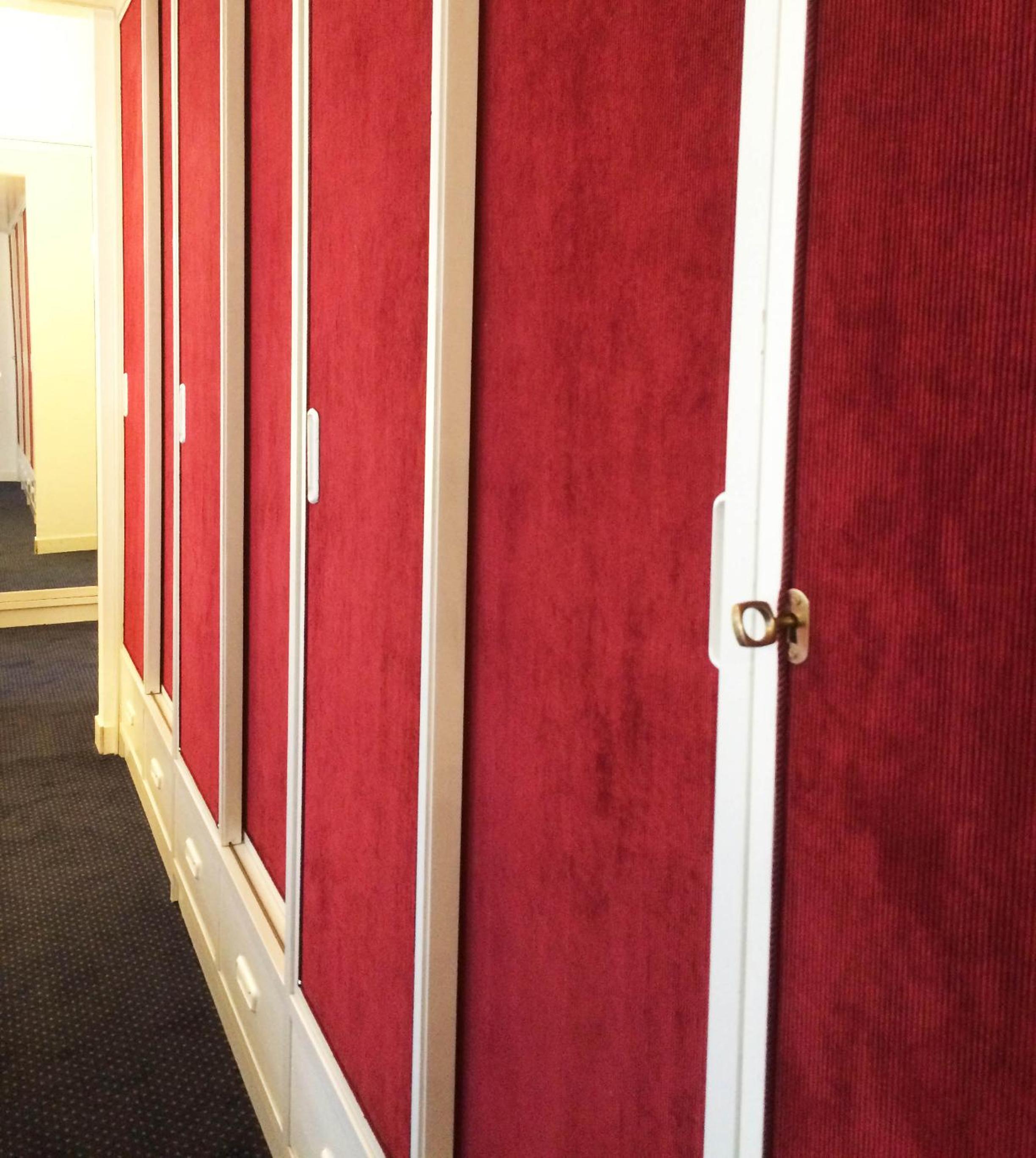 Queen Room with Two Queen Beds - Photo 3
