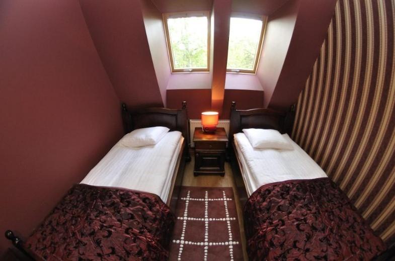 Twin Room with Private Bathroom photo 2