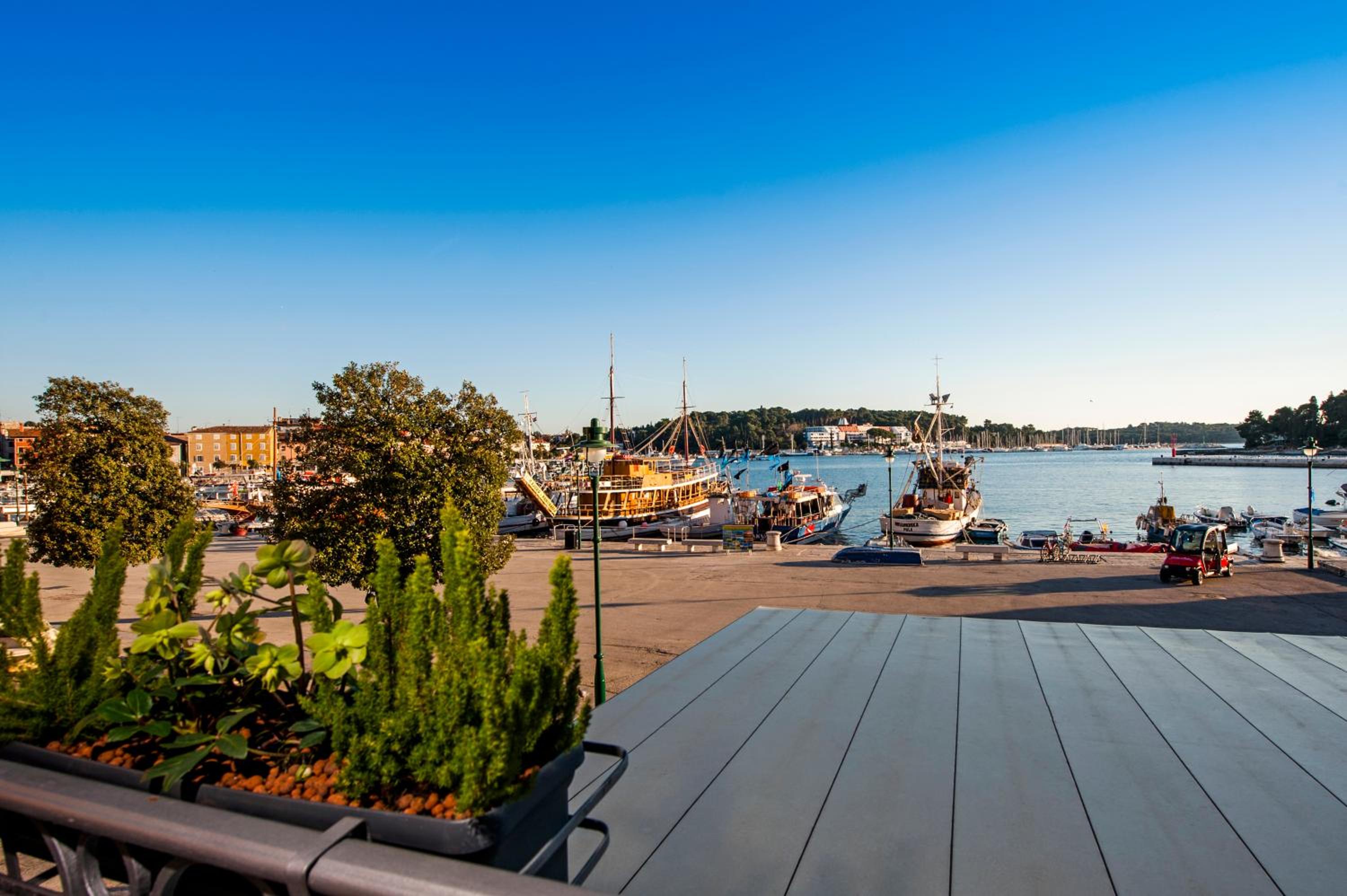 One-Bedroom Apartment with Sea View and Terrace - Photo 13