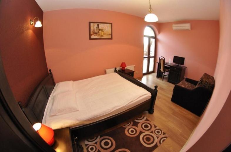 Triple Room with Private Bathroom photo 3