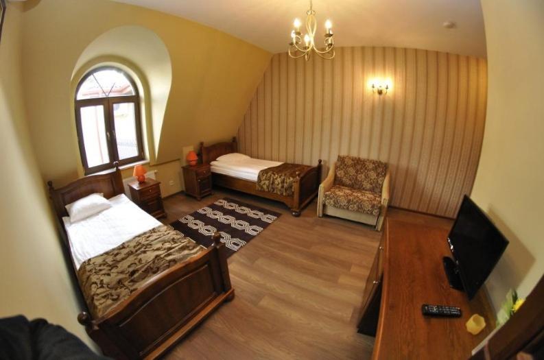 Twin Room with Private Bathroom photo 3