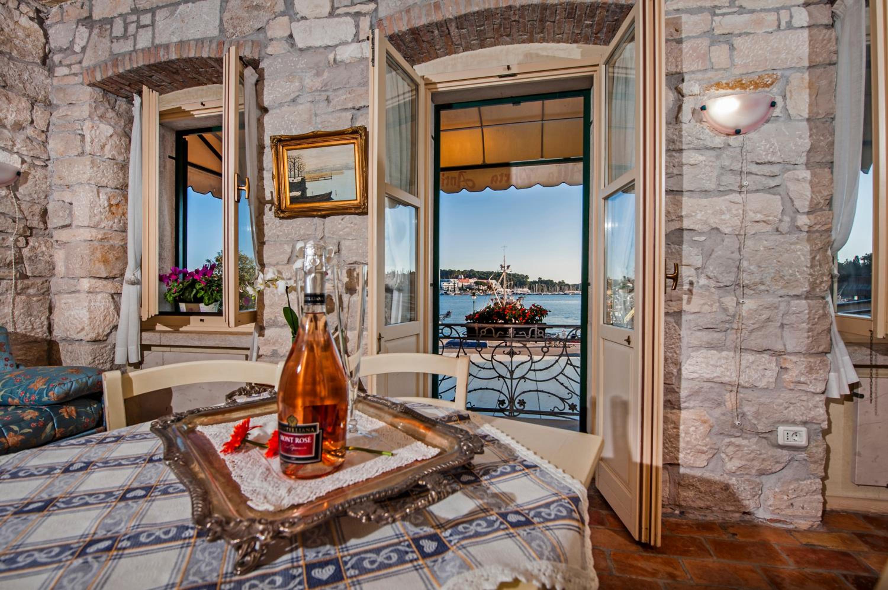 One-Bedroom Apartment with Sea View and Terrace - Photo 23
