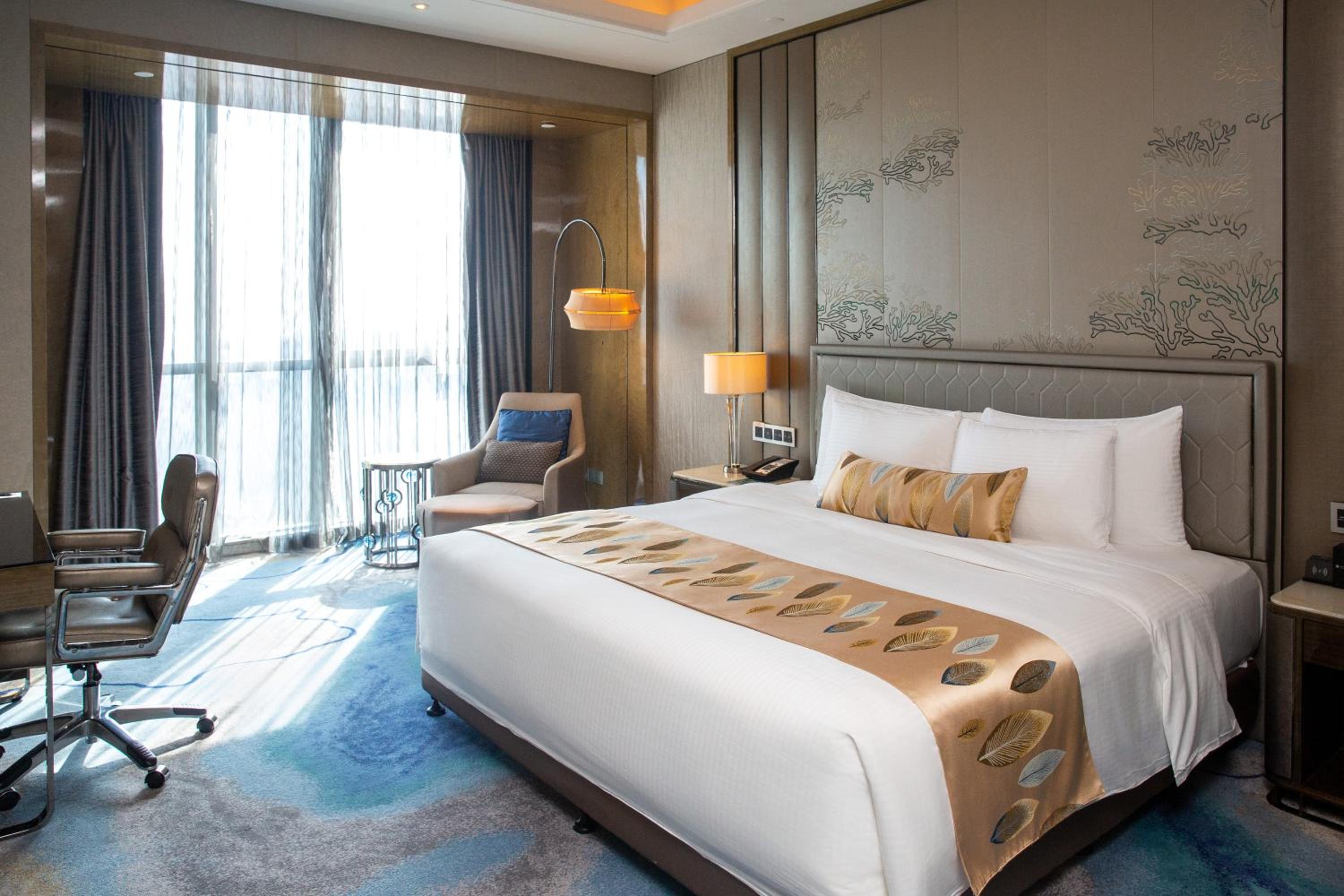 Executive Queen Room with City View