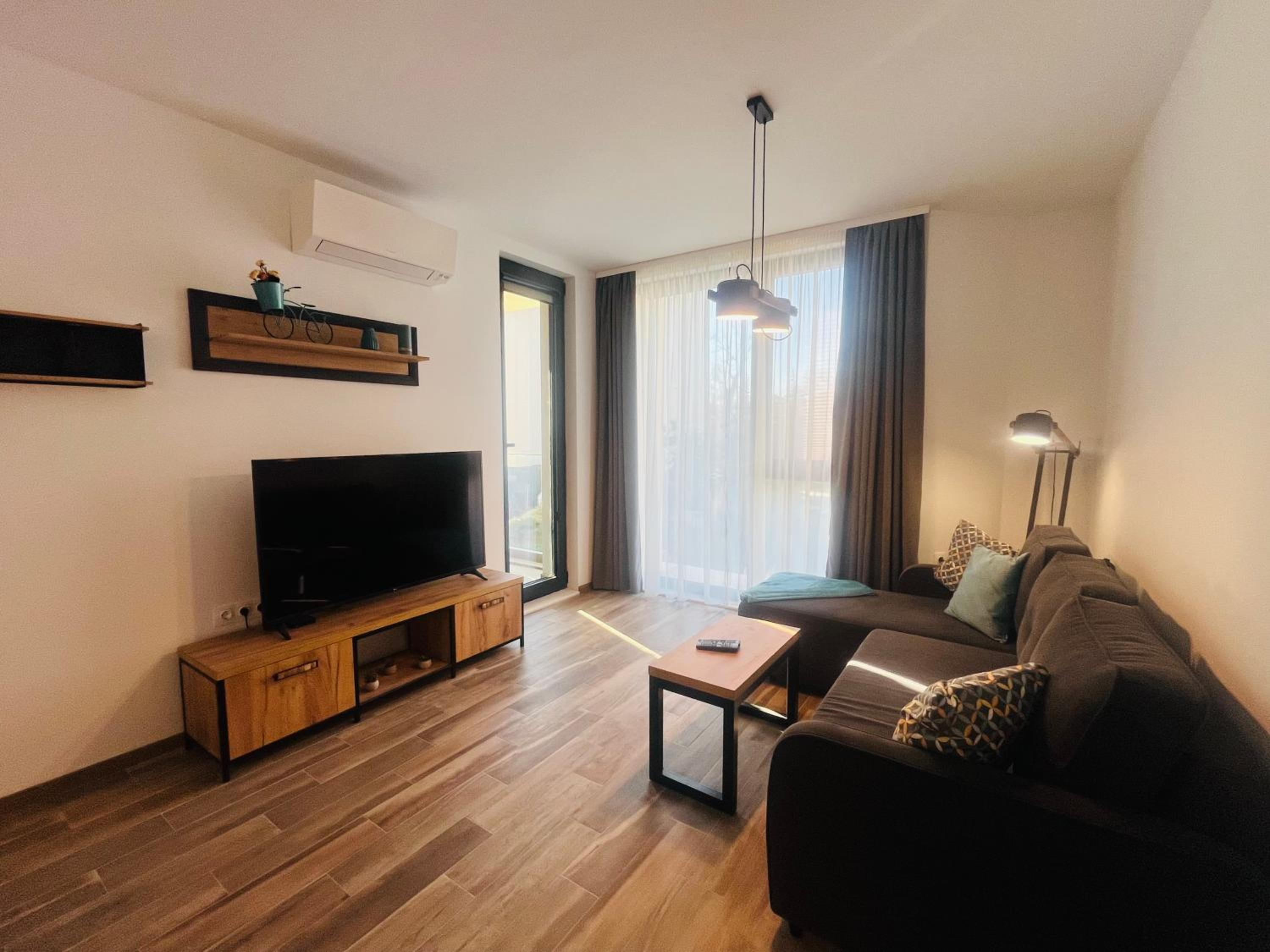 Deluxe One-Bedroom Apartment with Garden View photo 2