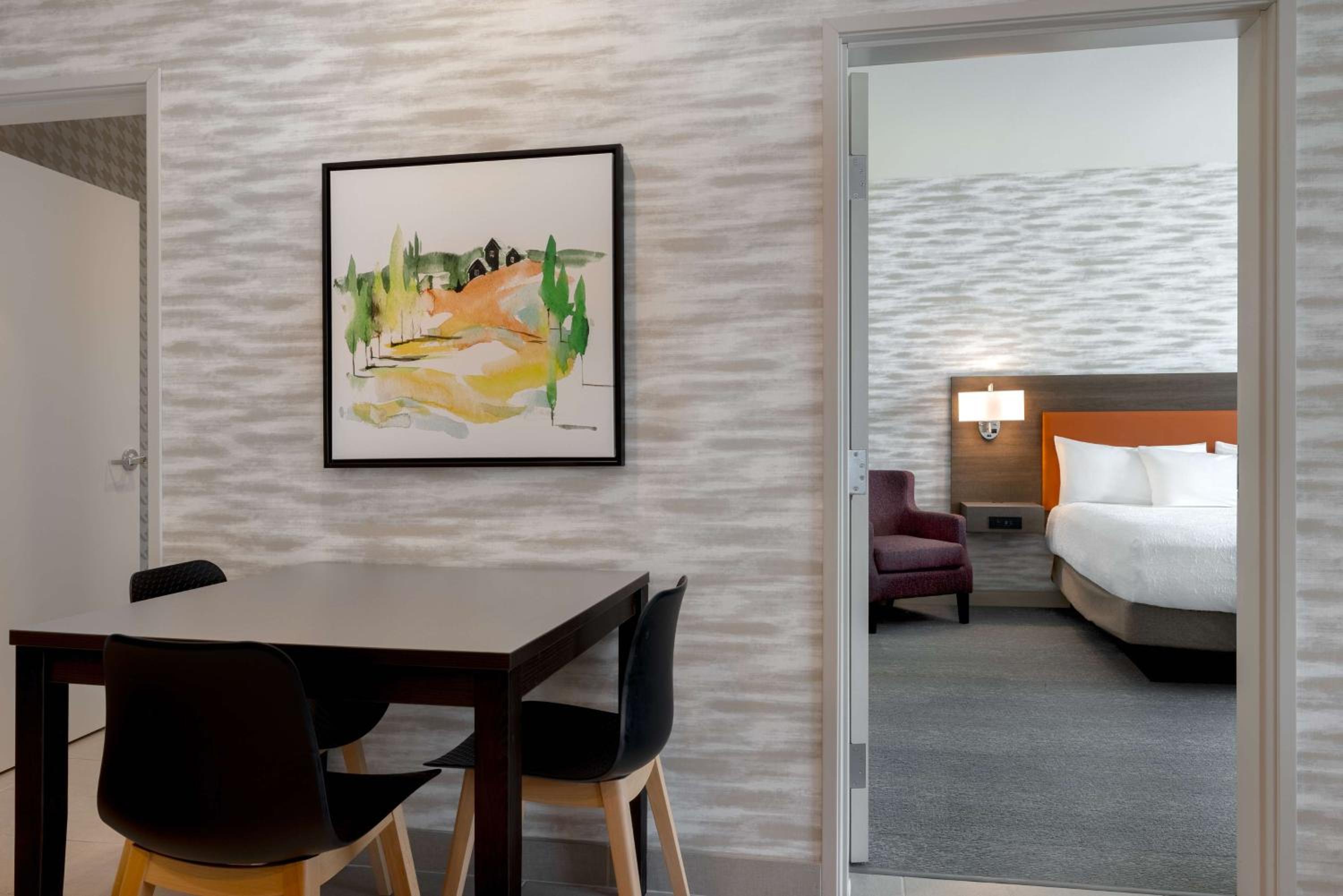 One-Bedroom King Suite - Photo 7