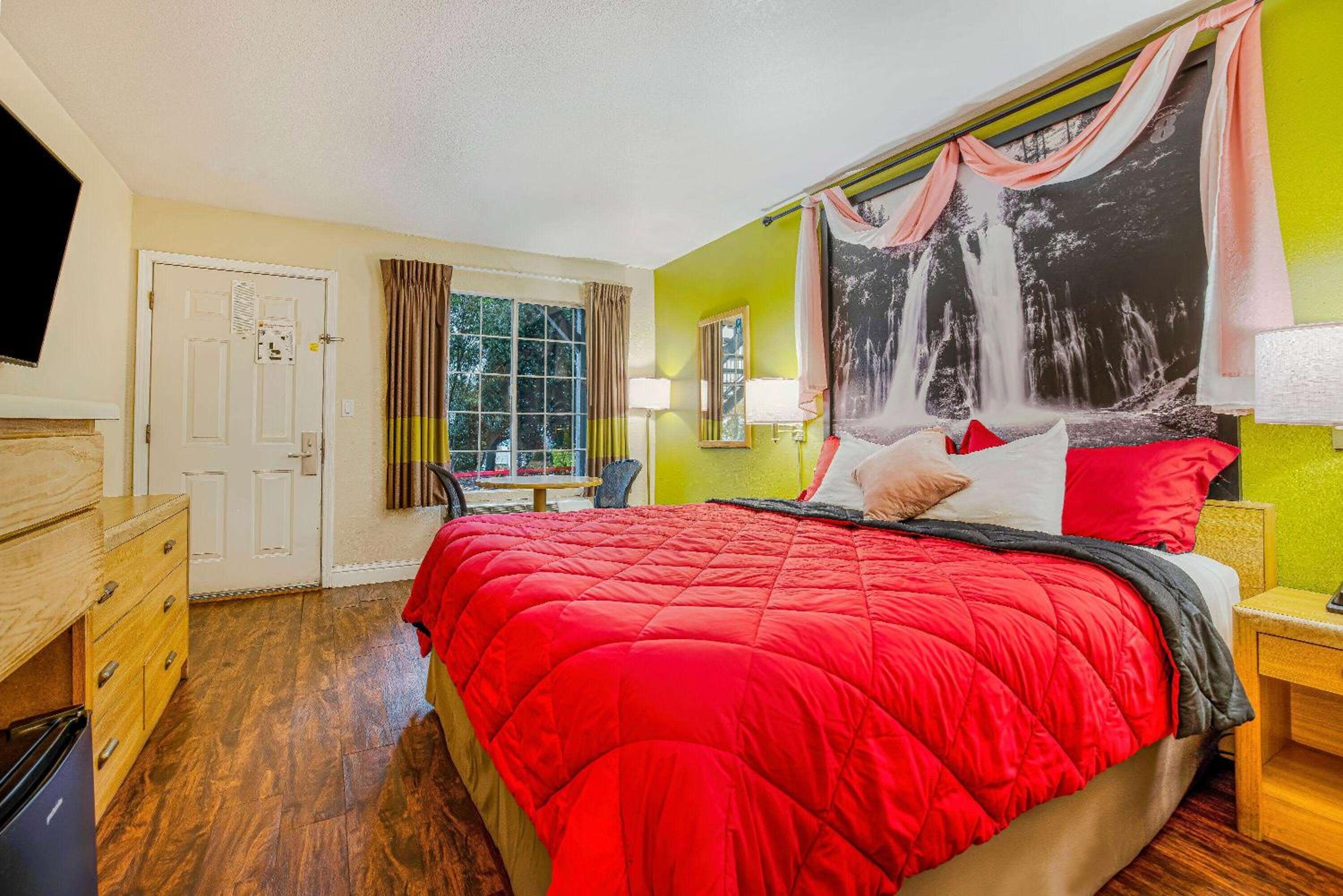 Honeymoon Suite - Non-Smoking photo 3