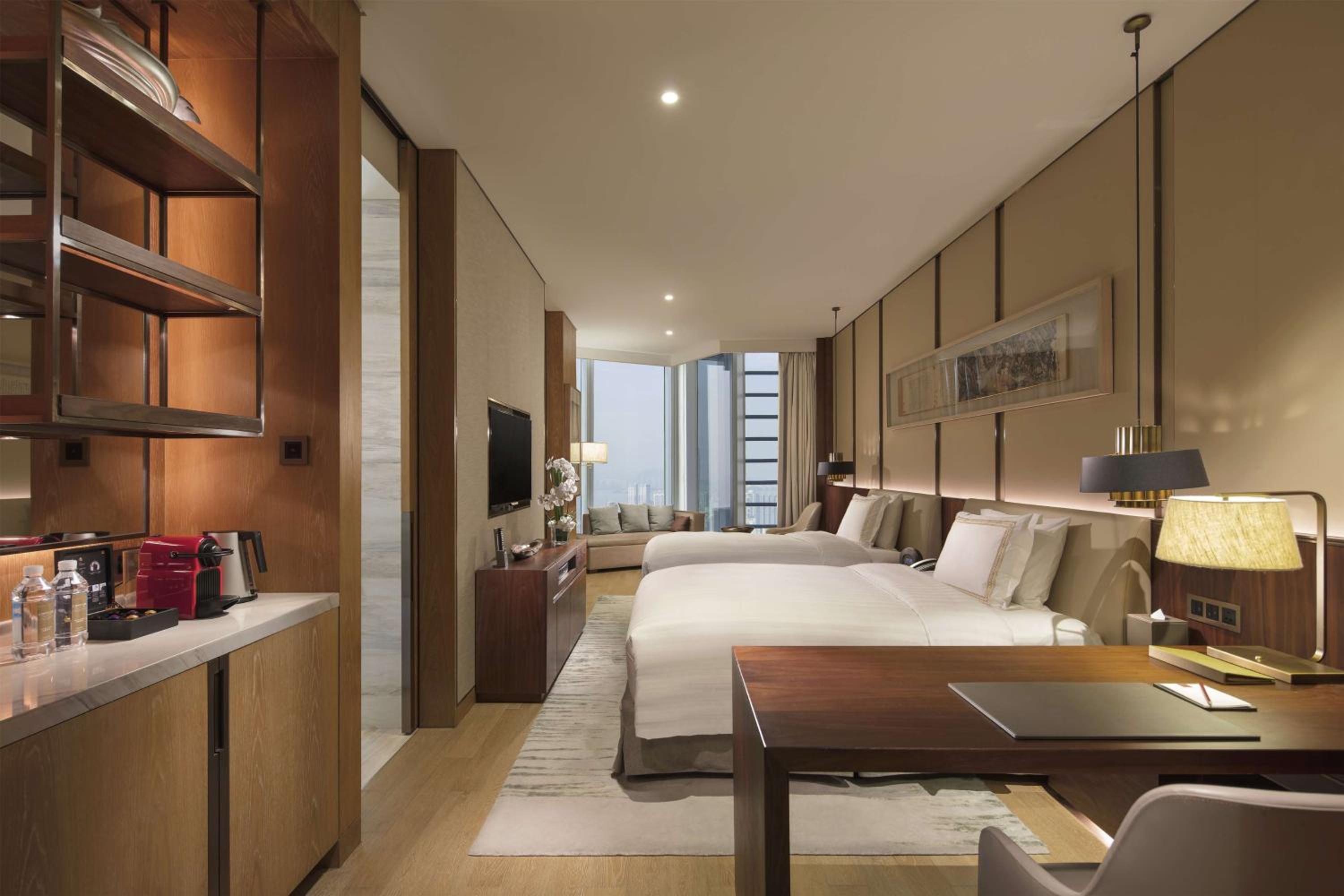Executive Queen Room with Two Queen Beds - Lounge Access - Sea View