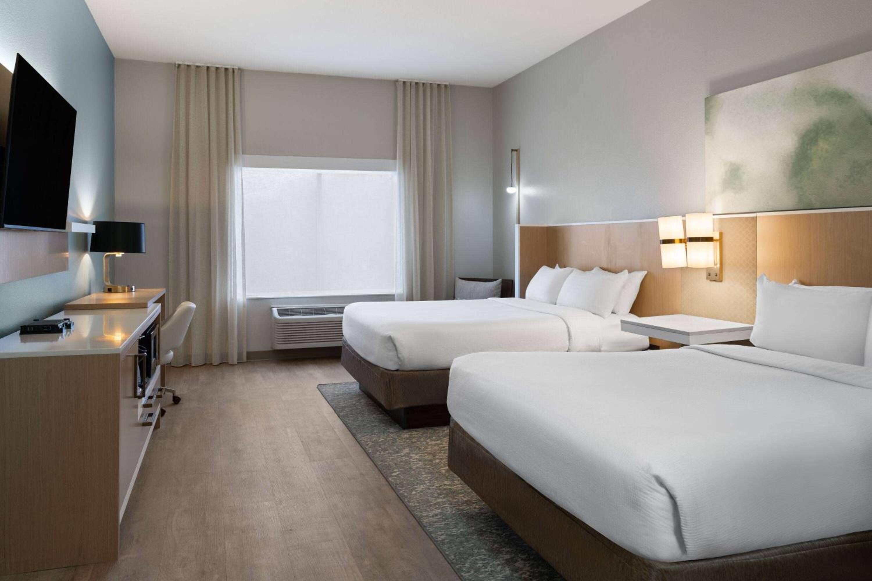 Queen Room with Two Queen Beds - Non-Smoking - Photo 1